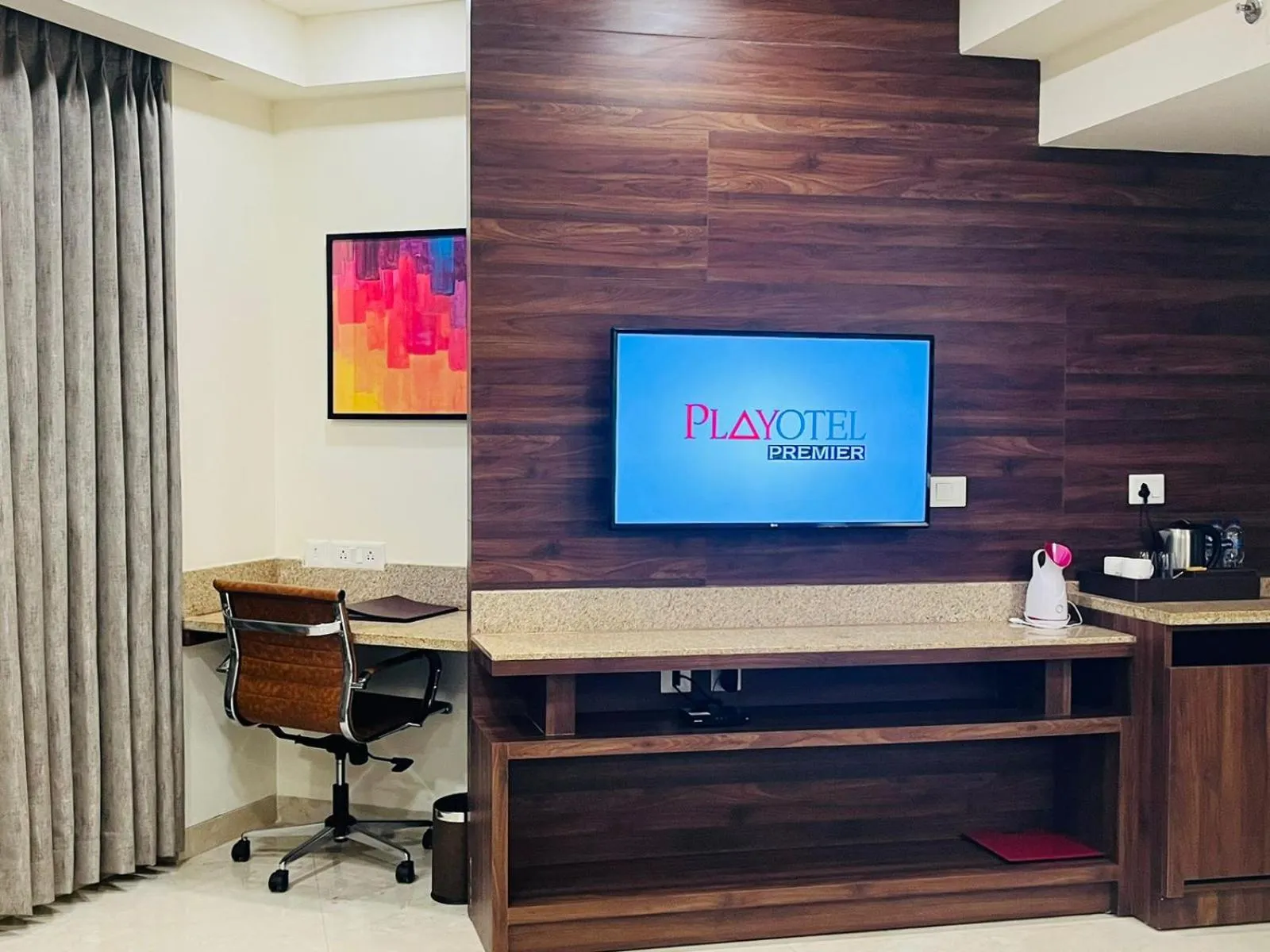 TV and multimedia in Playotel Premier Guna