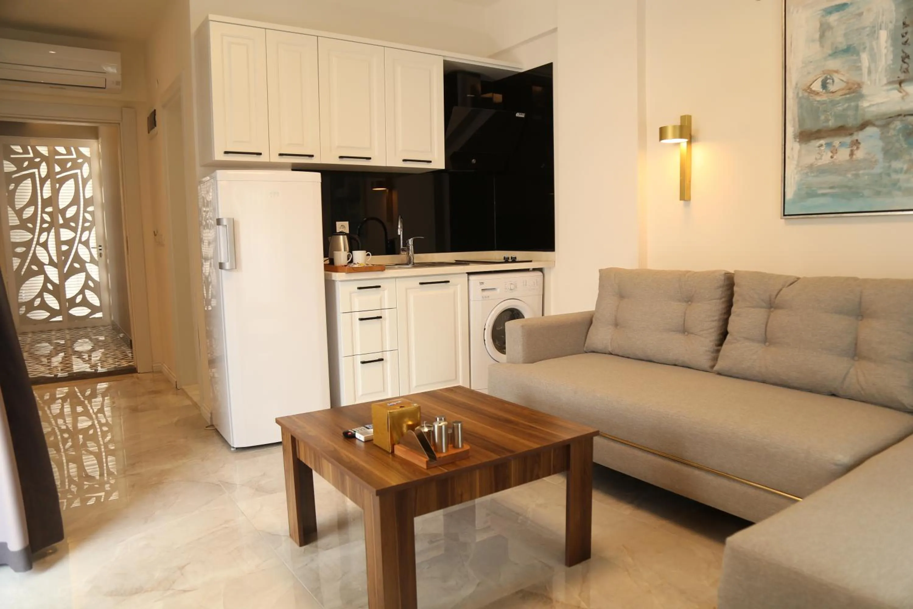 Coffee/tea facilities in IN SUIT LUXURY