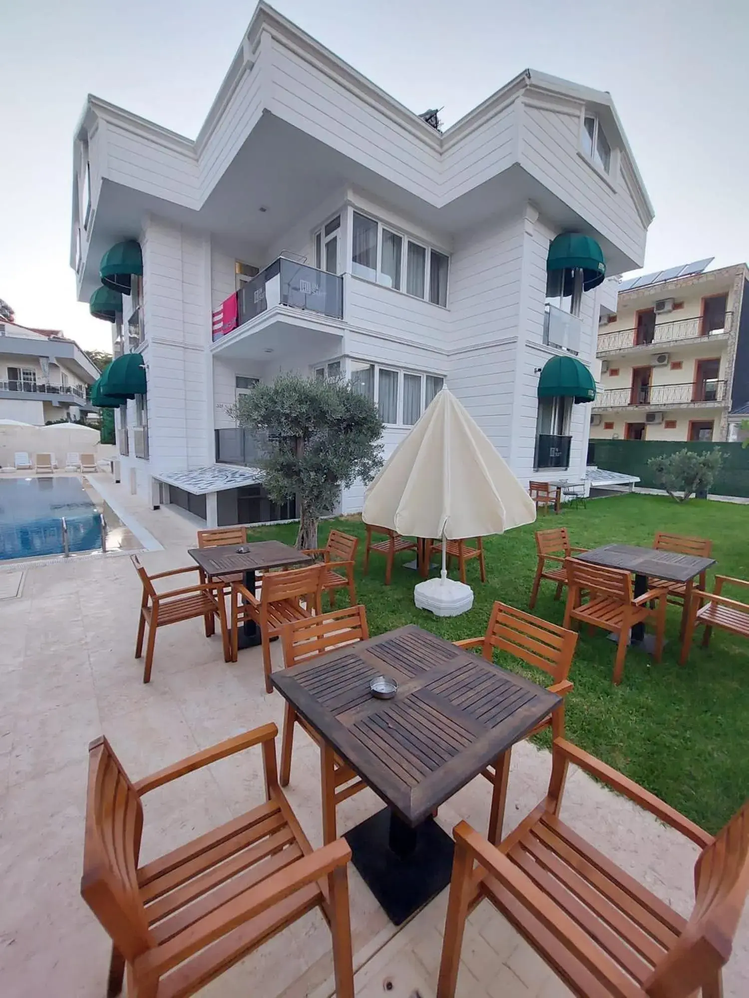 IN SUIT LUXURY IN SUIT LUXURY