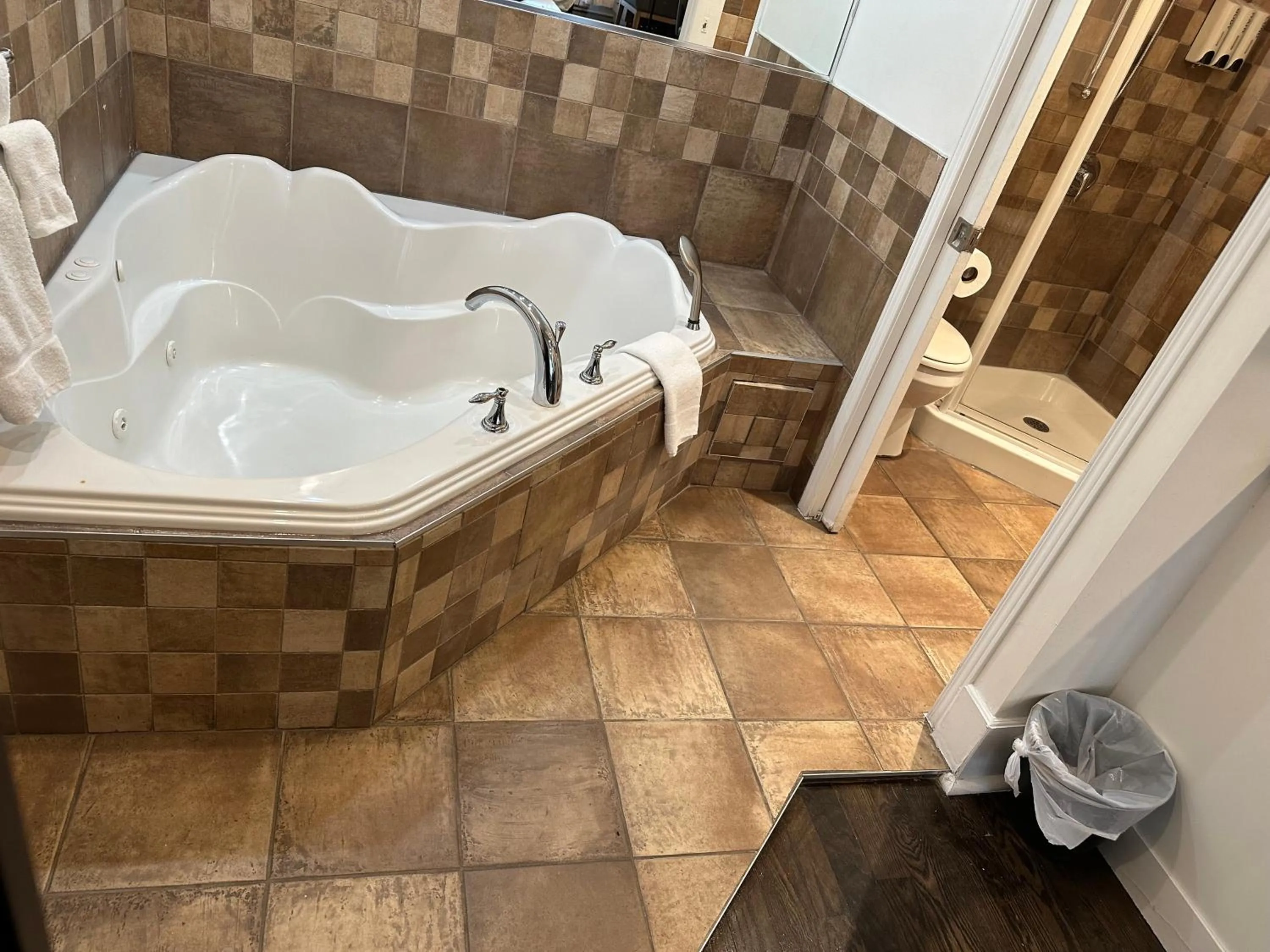 Hot Tub in hotel & spa Carré Saint-Louis