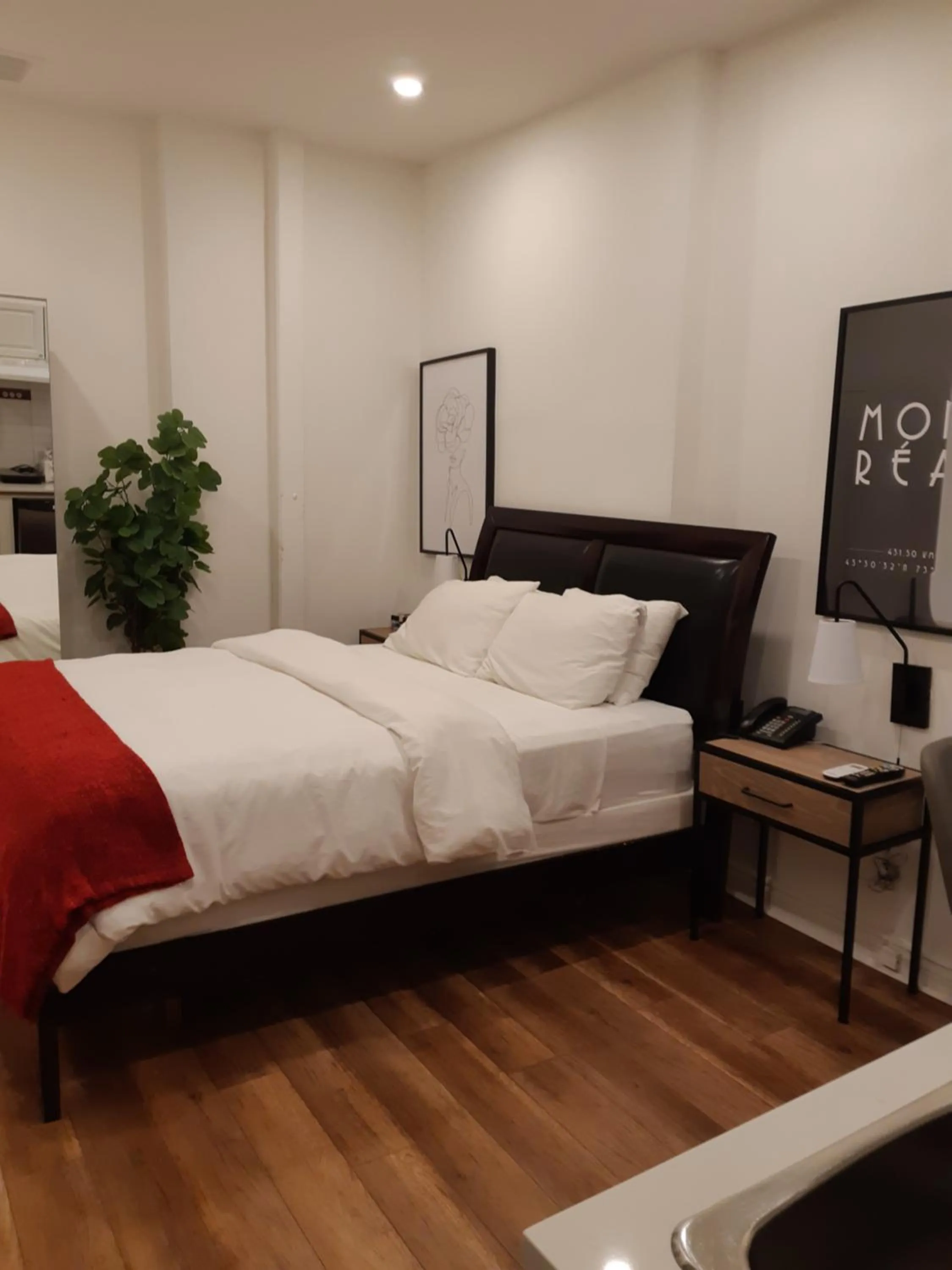 Bedroom, Bed in hotel & spa Carré Saint-Louis