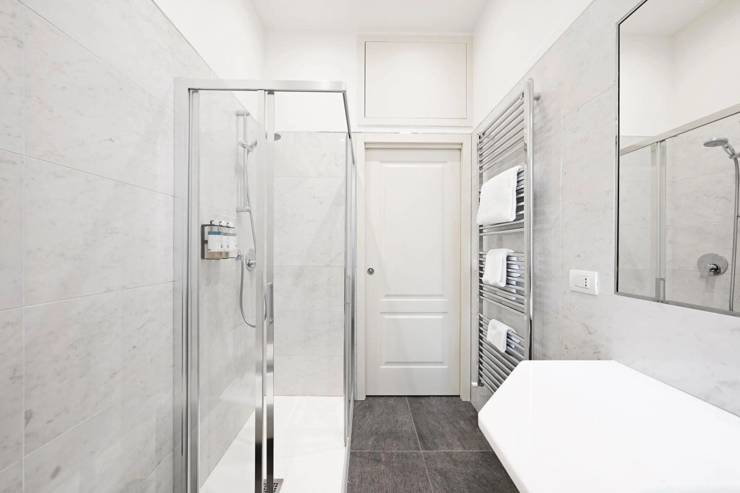 Bathroom, Bed in Numa Milan Loreto