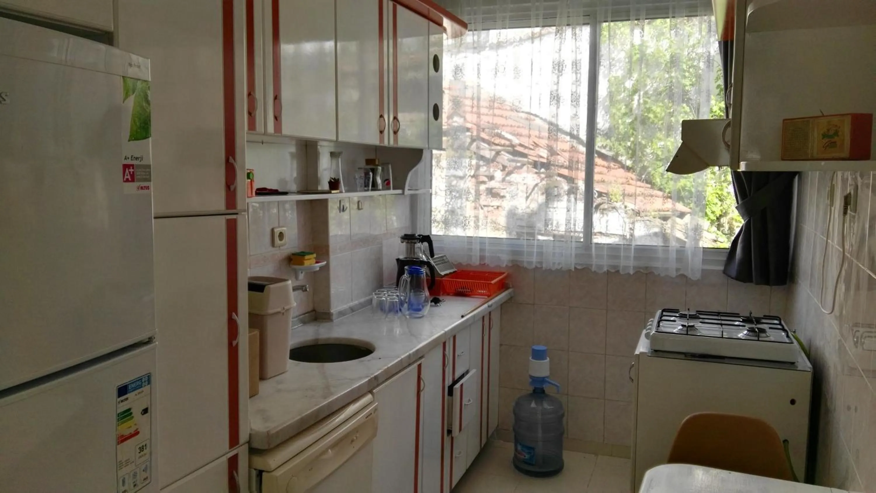 Kitchen or kitchenette in Uysal Suite and Loft Seaside