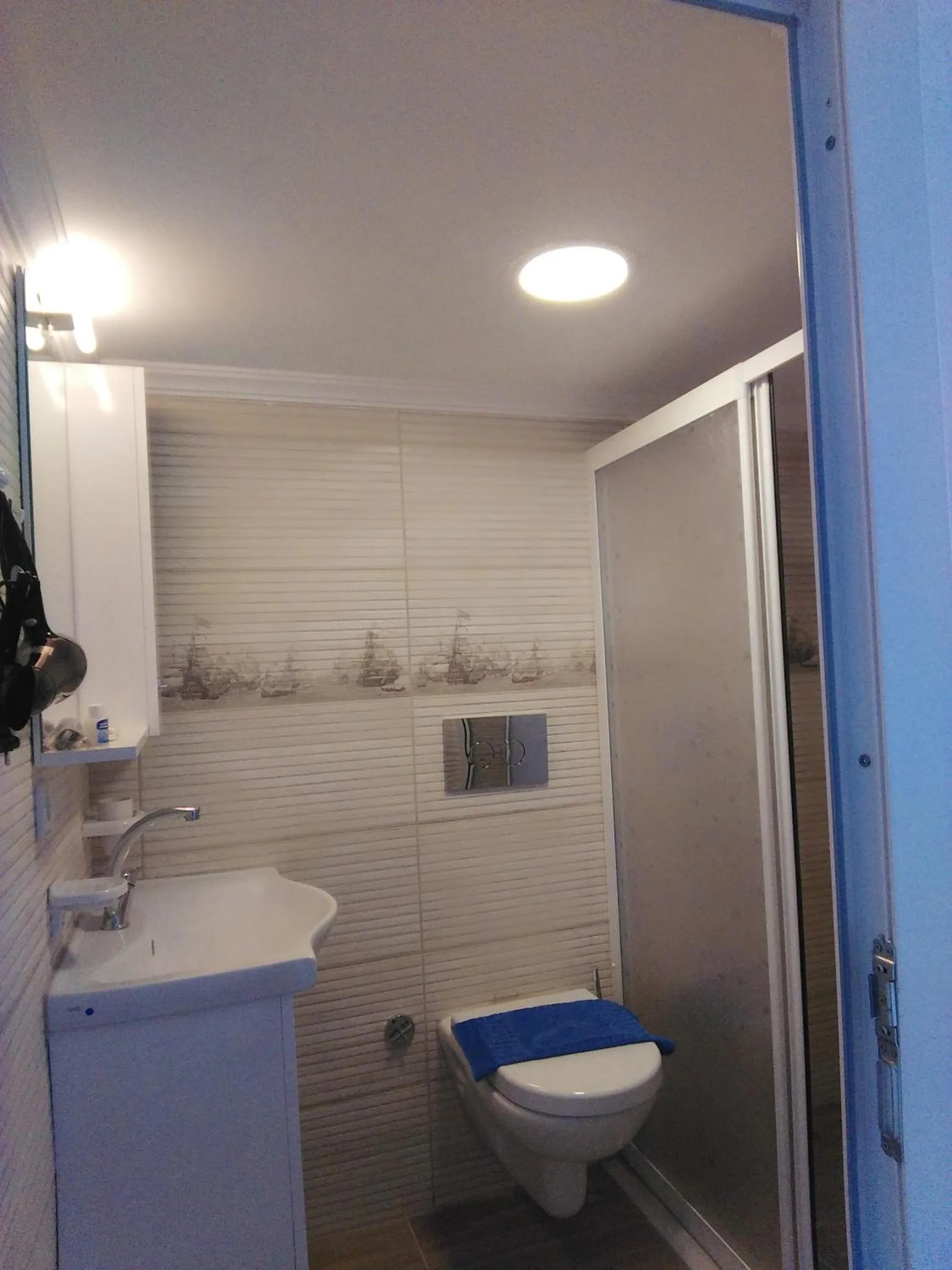 Bathroom in Uysal Suite and Loft Seaside