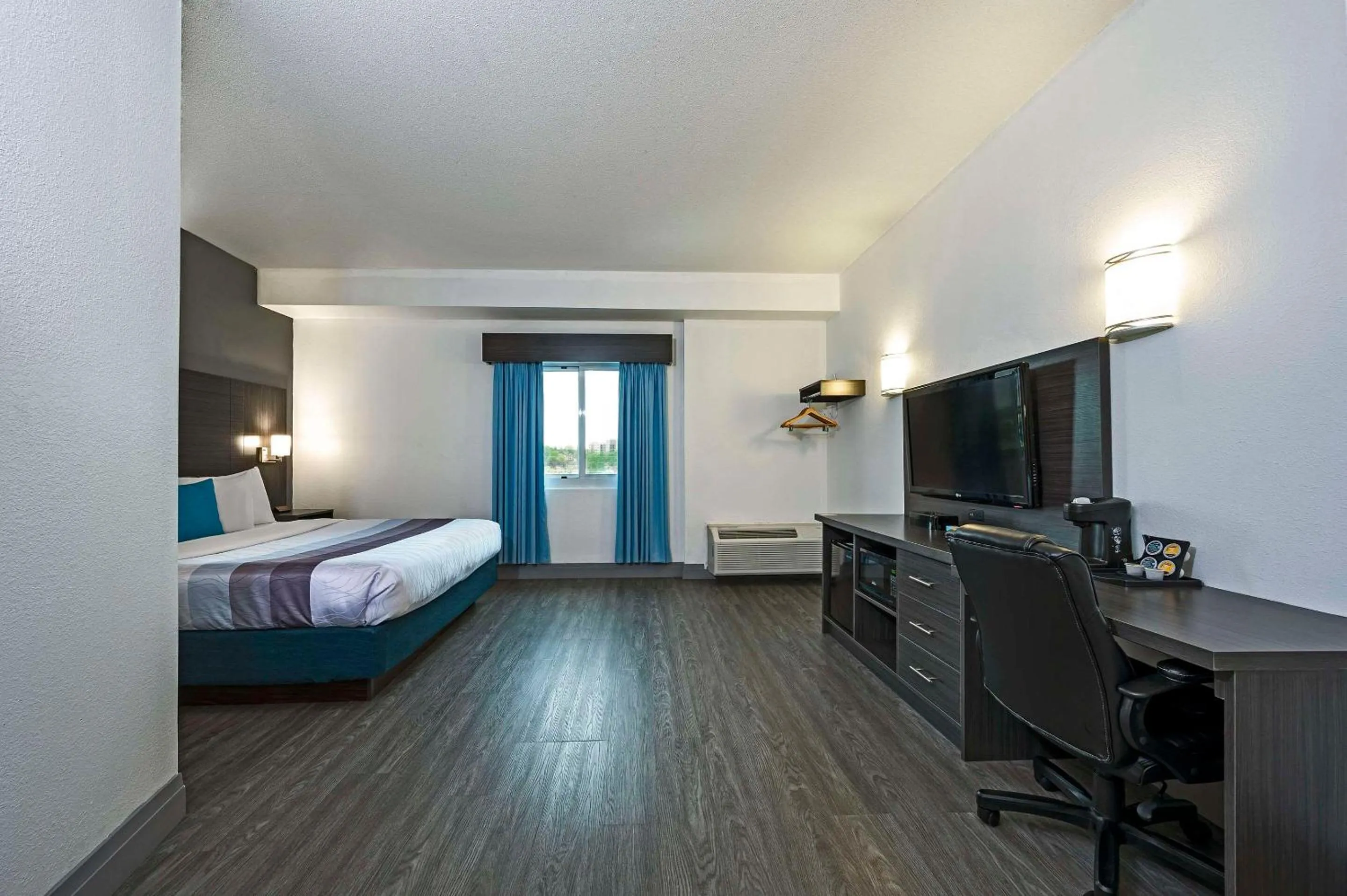 Bedroom, Bed in Comfort Hotel