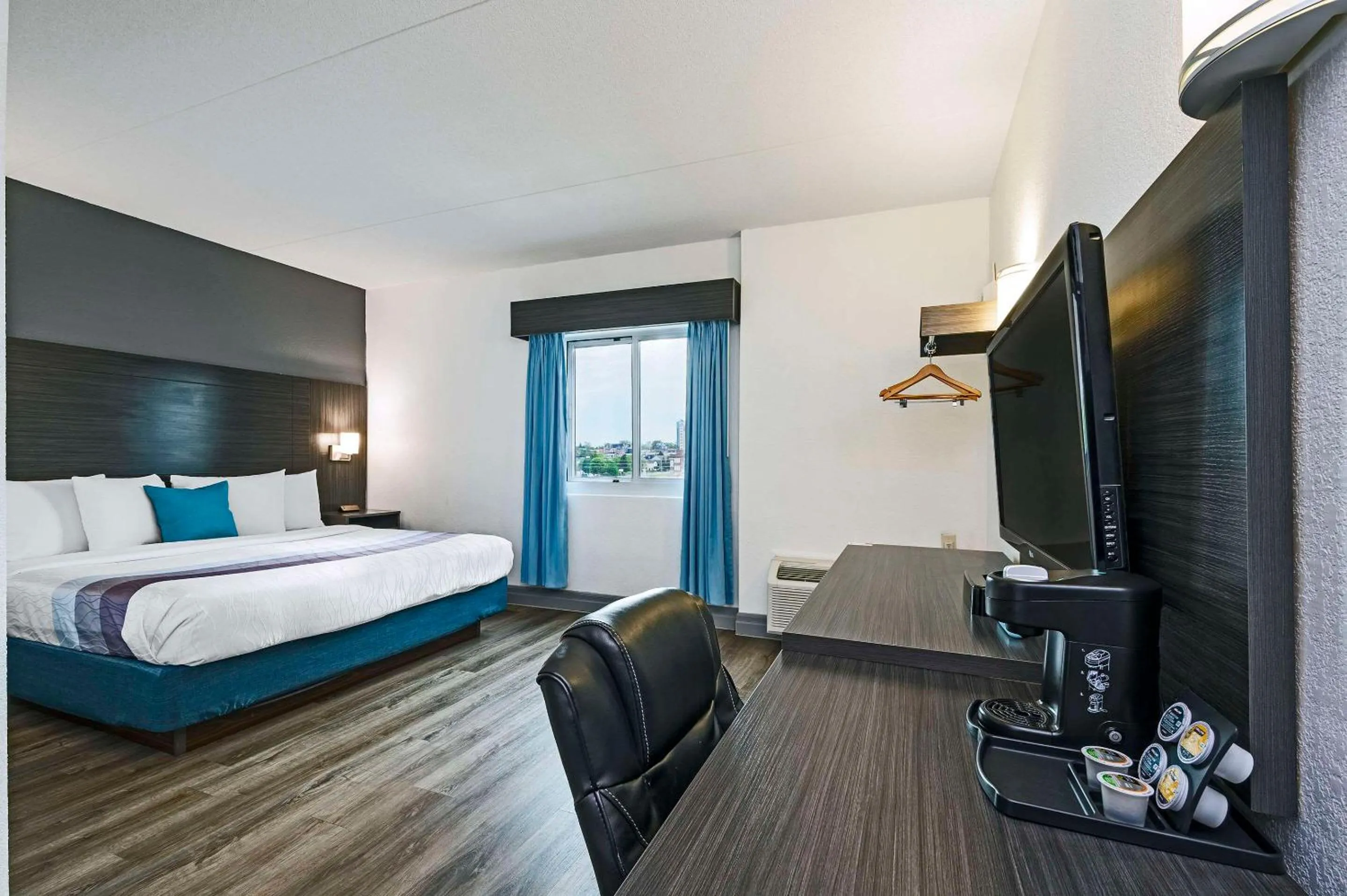 Bedroom, Bed in Comfort Hotel