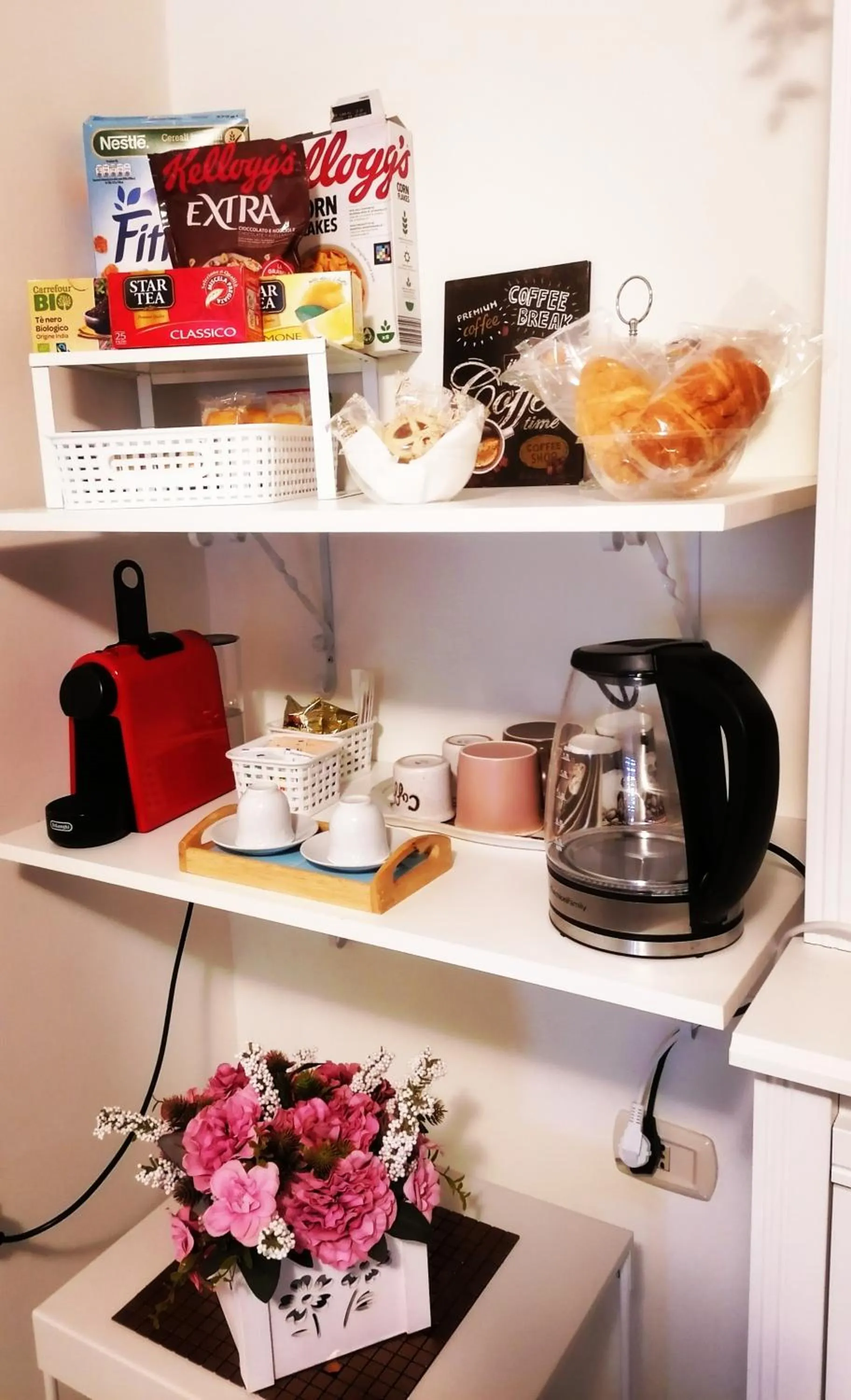 Coffee/tea facilities in Rara Domus B&B