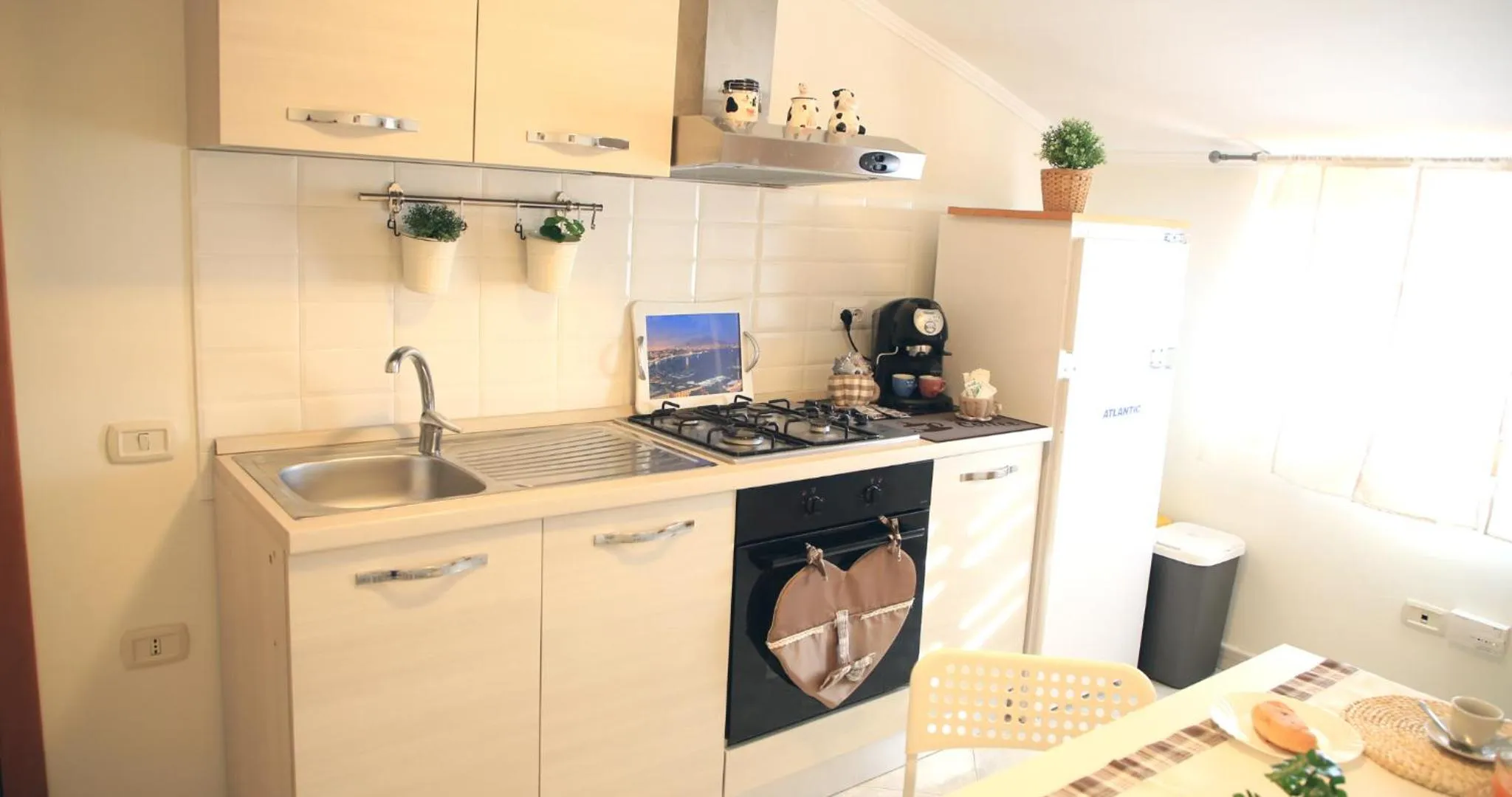 Coffee/tea facilities in Rara Domus B&B