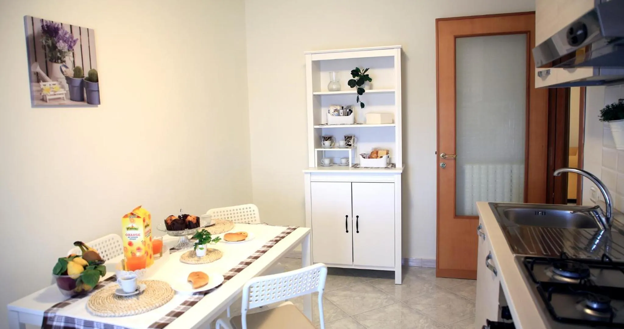 Kitchen or kitchenette in Rara Domus B&B