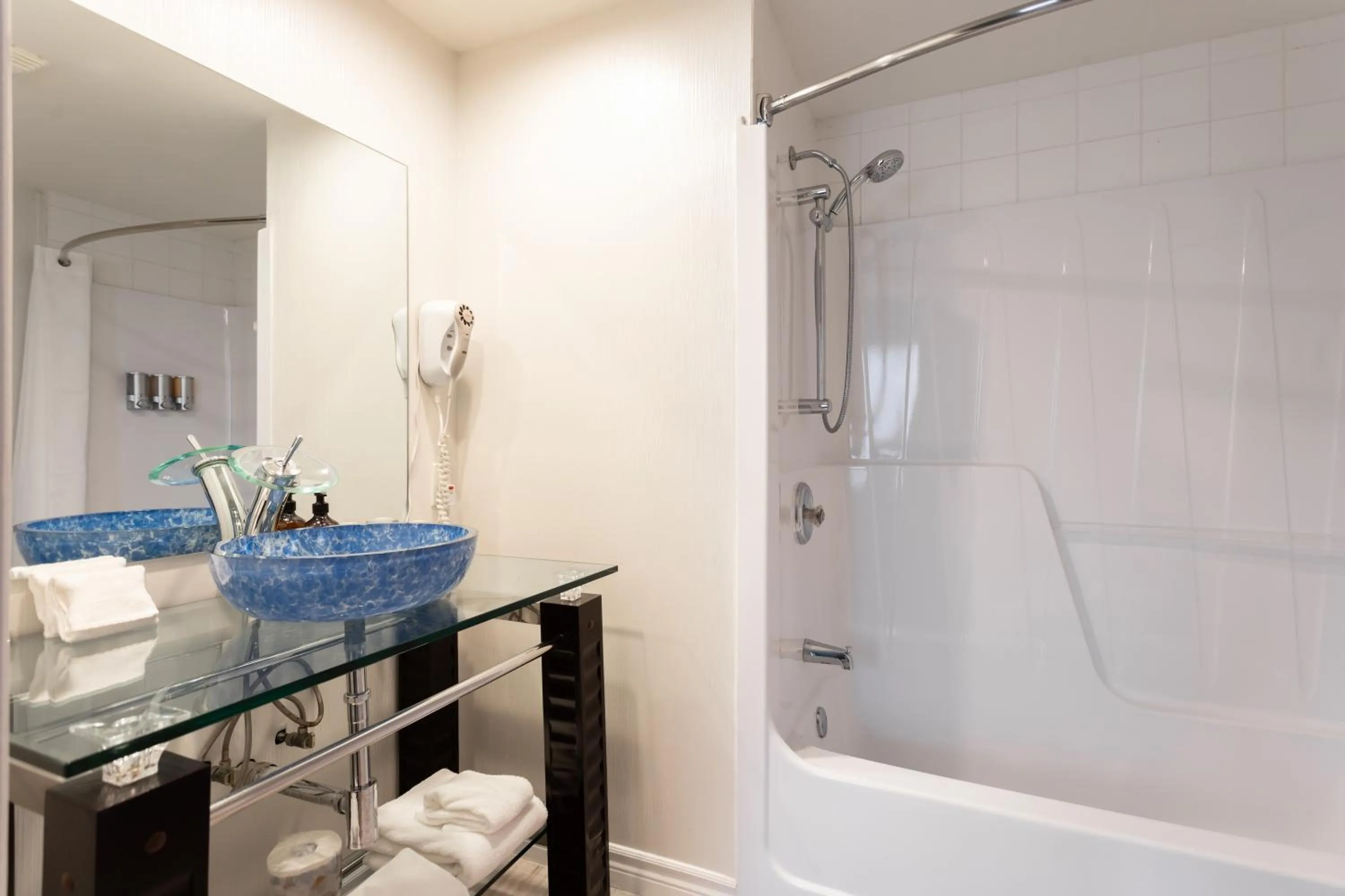 Bath in Hotel Champlain