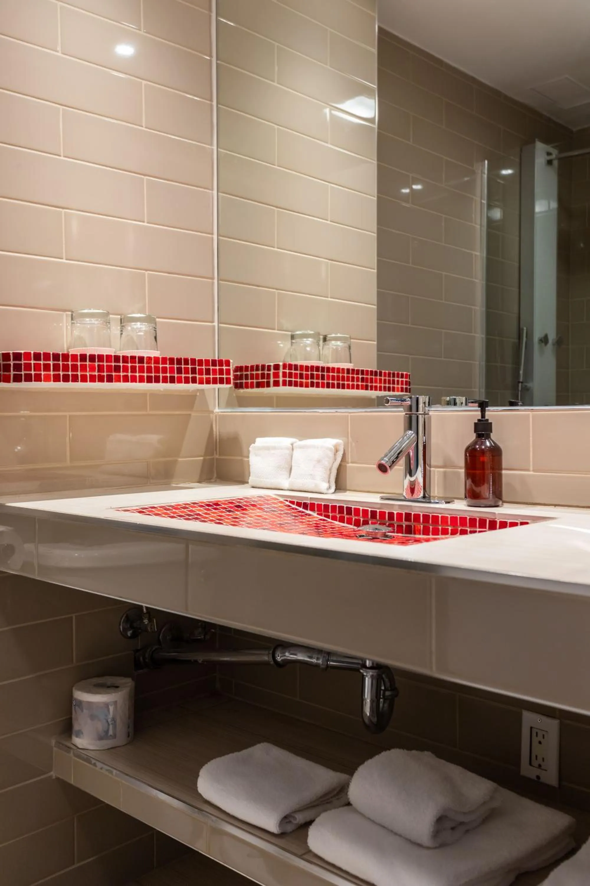 Bathroom in Hotel Champlain