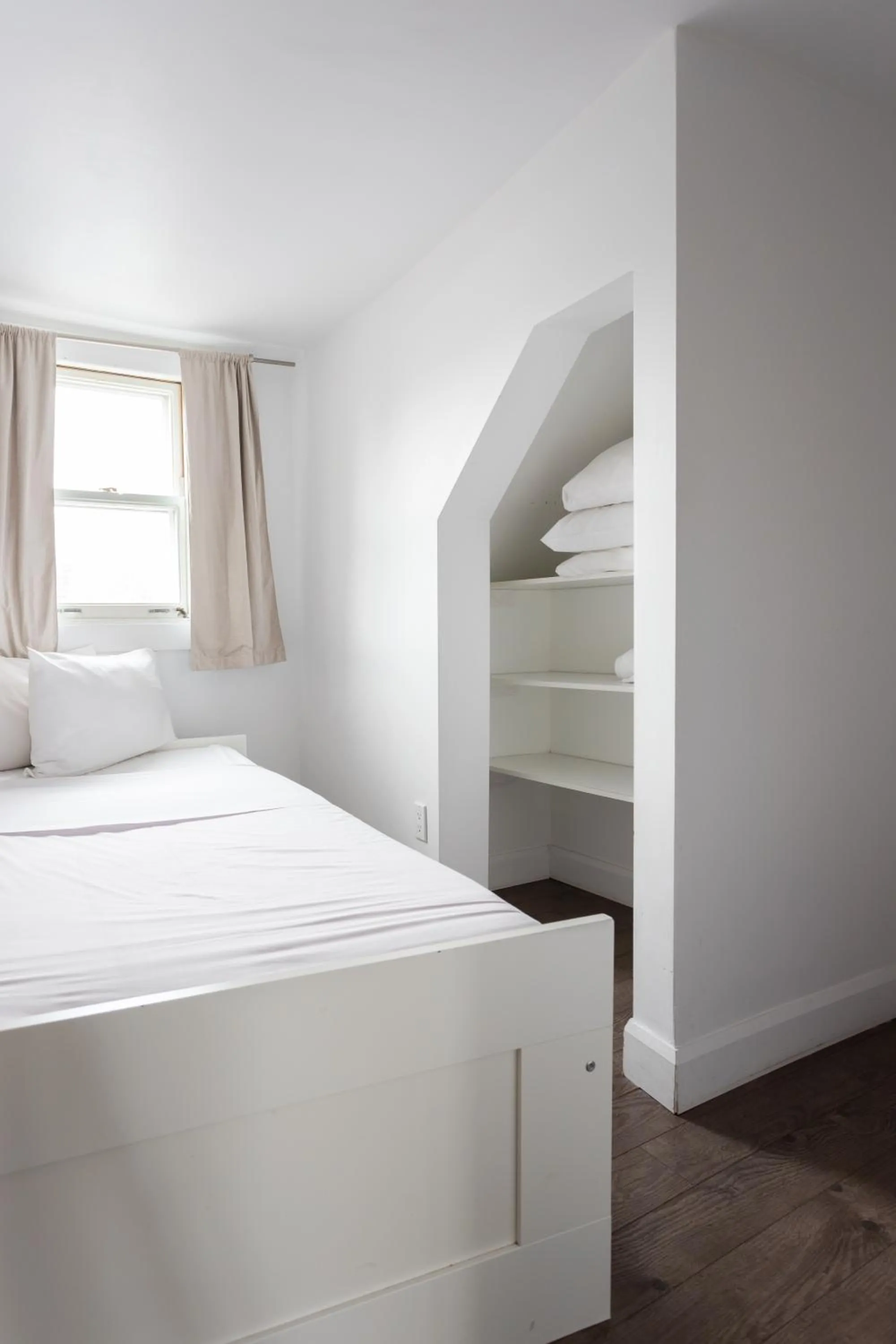 Bed in Hotel Champlain