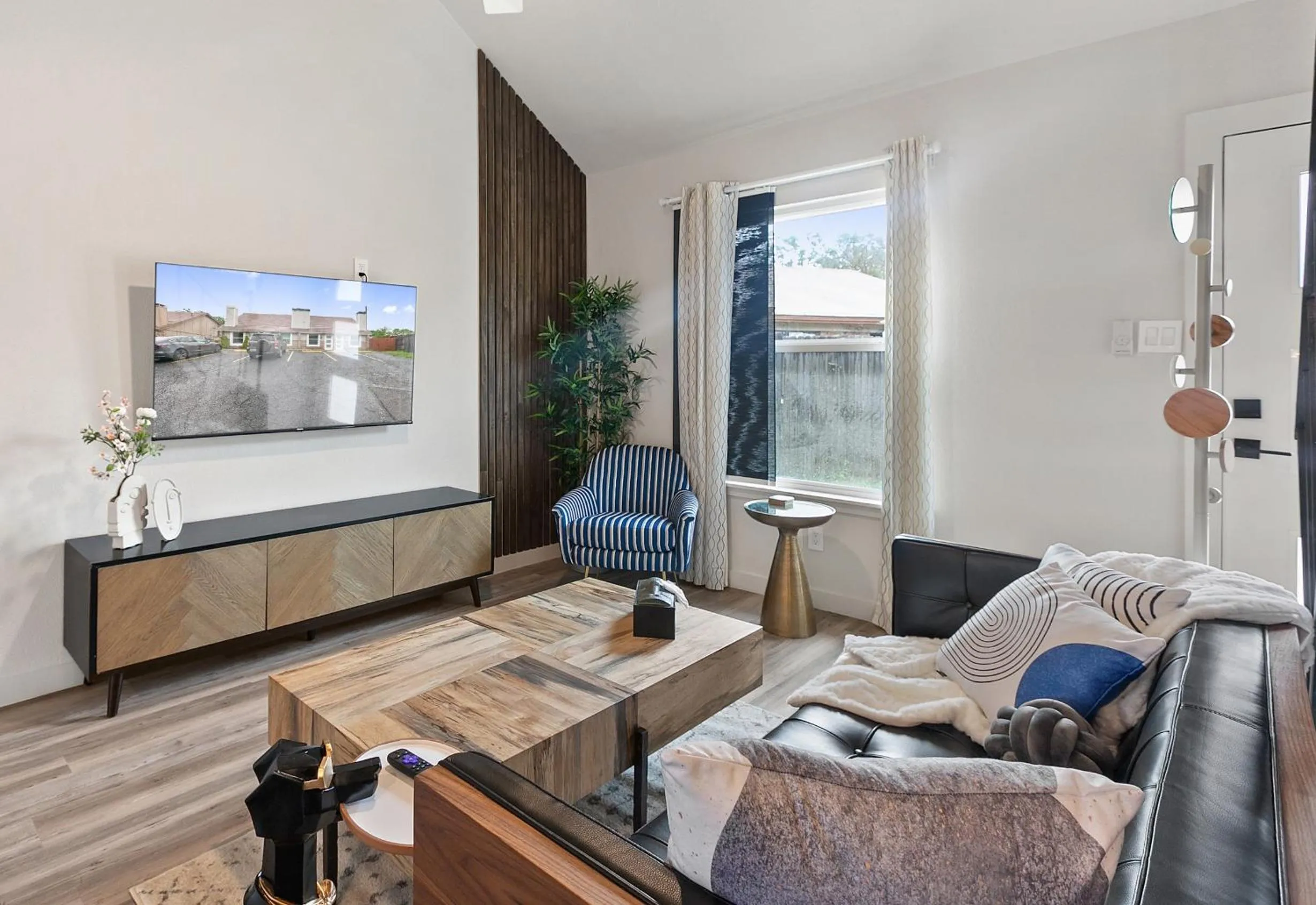 TV and multimedia in Contemporary Couples Getaway Near Austin Favorites - Loft 21