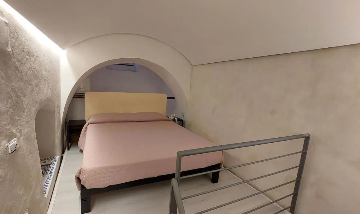 Bed in Celeste Costiera