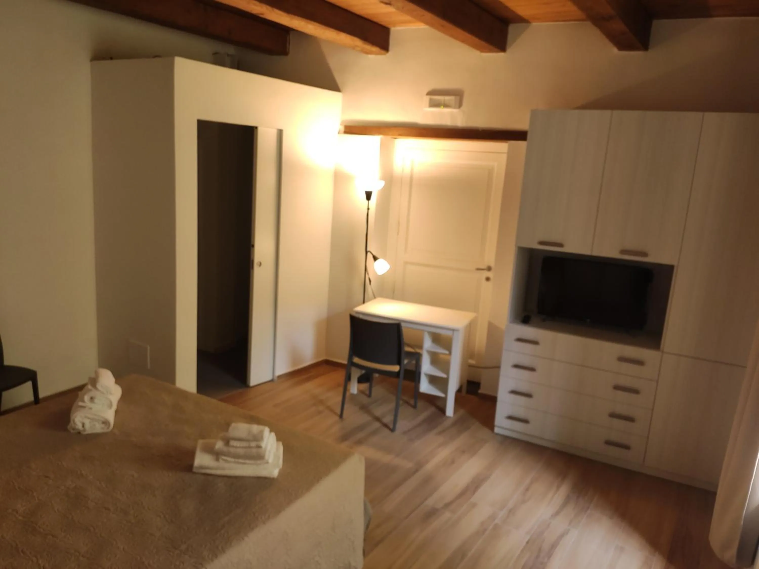 Bedroom, Bed in Celeste Costiera