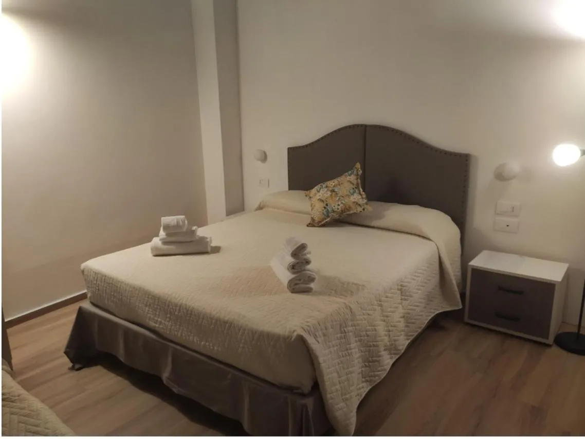 Bedroom, Bed in Celeste Costiera