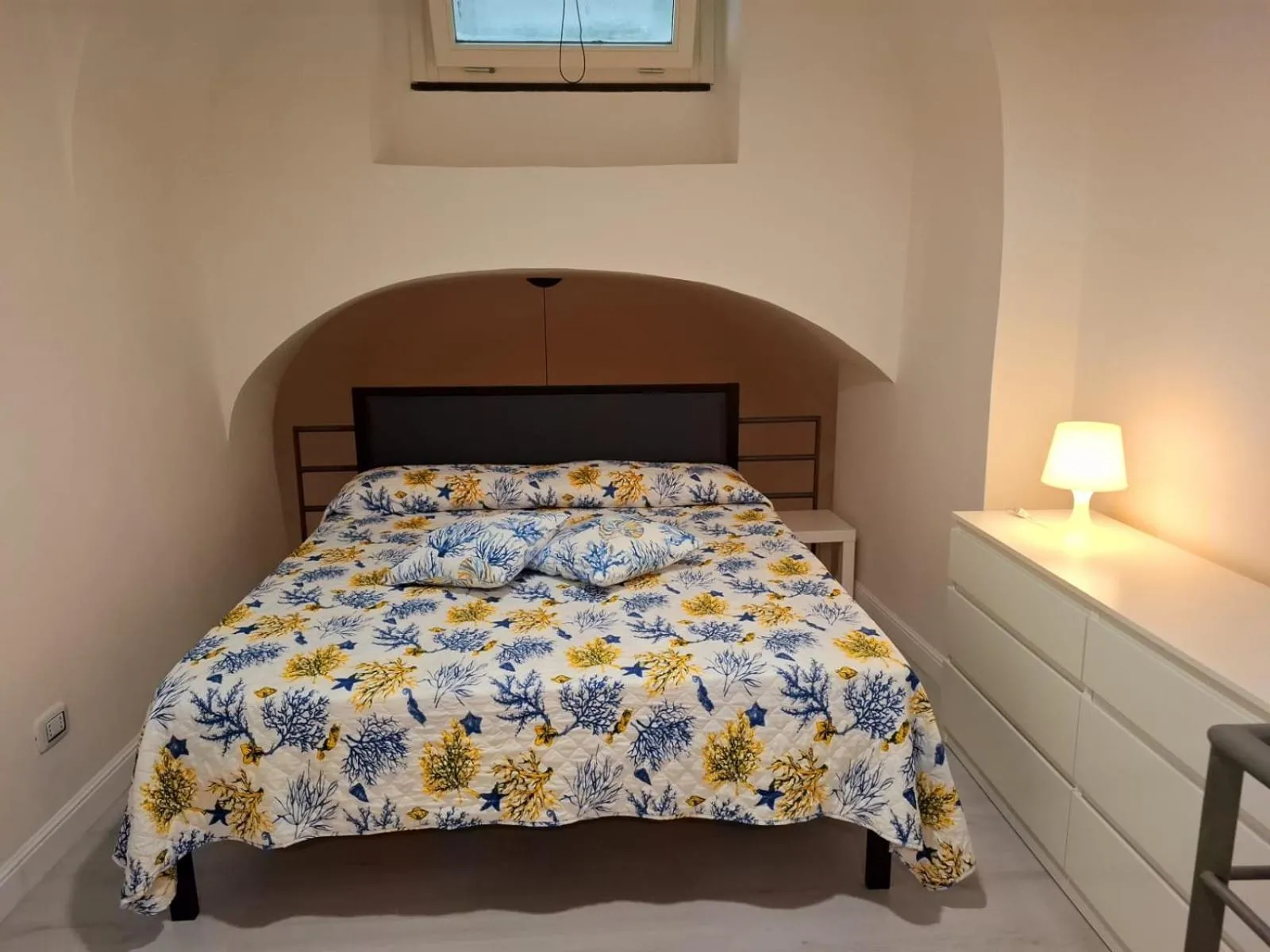 Bed in Celeste Costiera