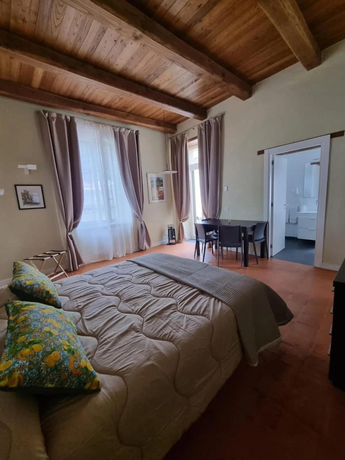 Photo of the whole room, Bed in Celeste Costiera