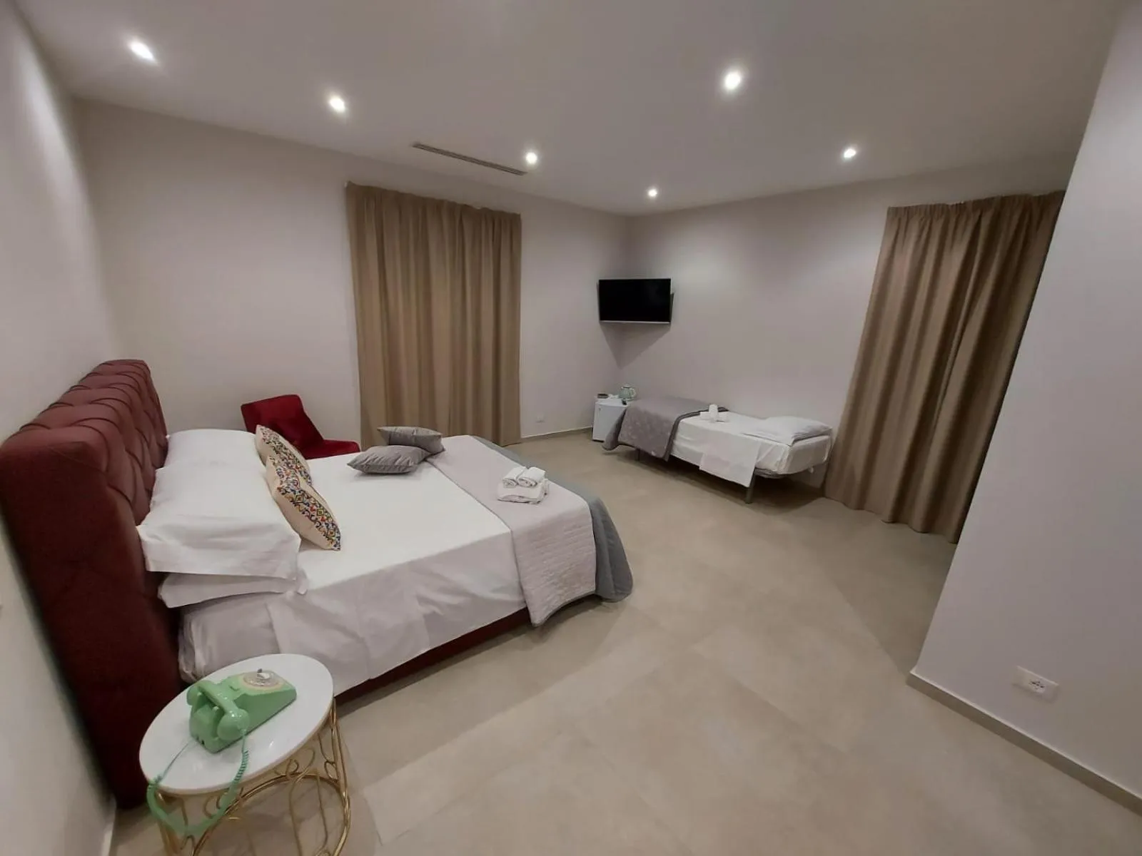 Photo of the whole room, Bed in Masseria Torre Saracena