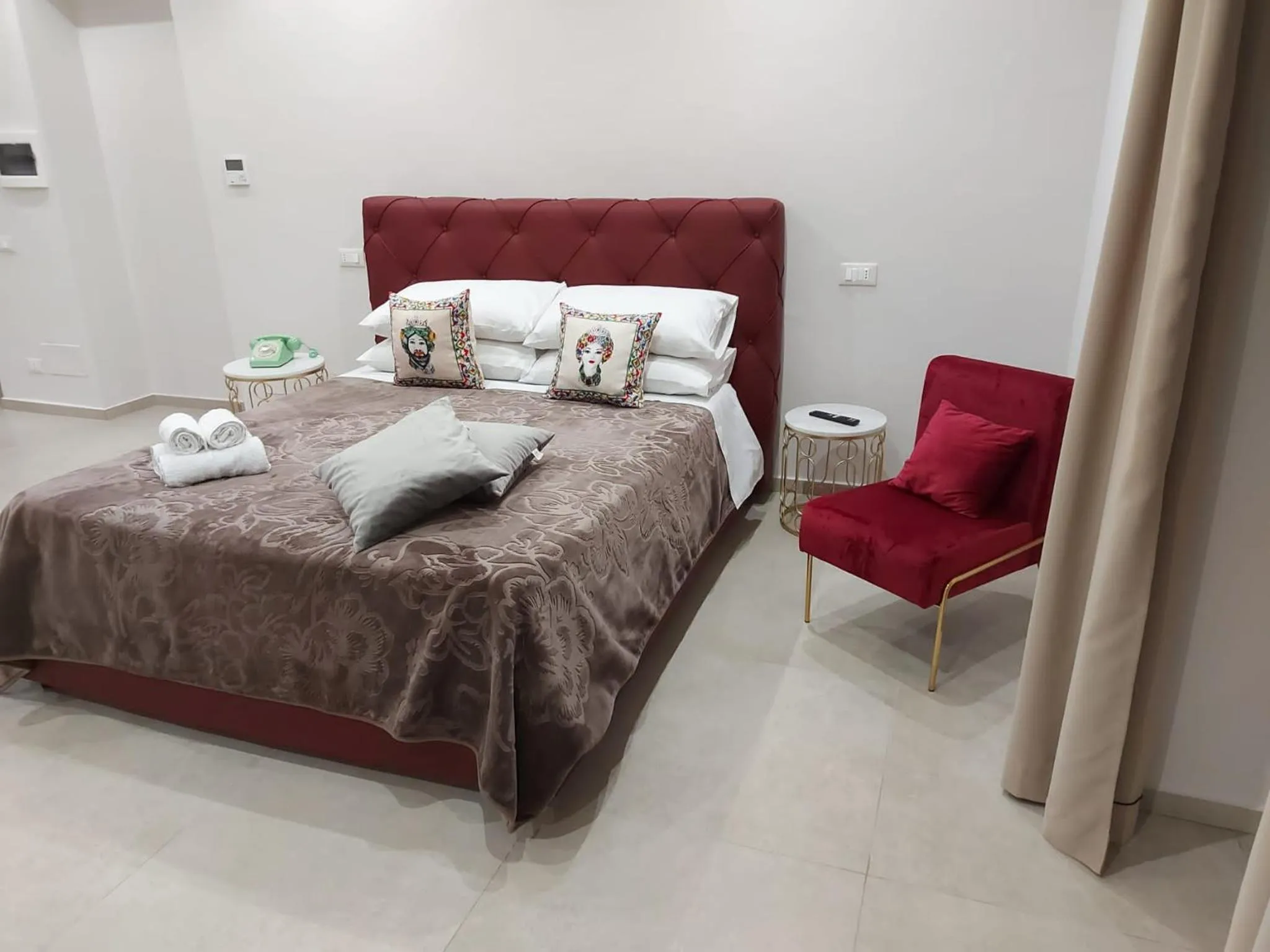 Photo of the whole room, Bed in Masseria Torre Saracena