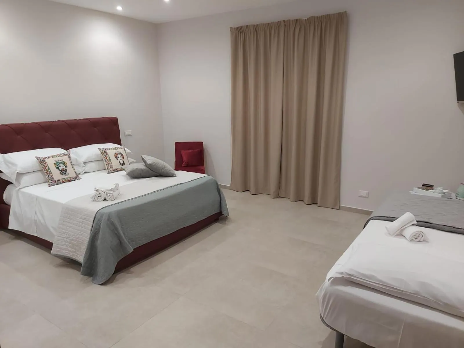 Photo of the whole room, Bed in Masseria Torre Saracena