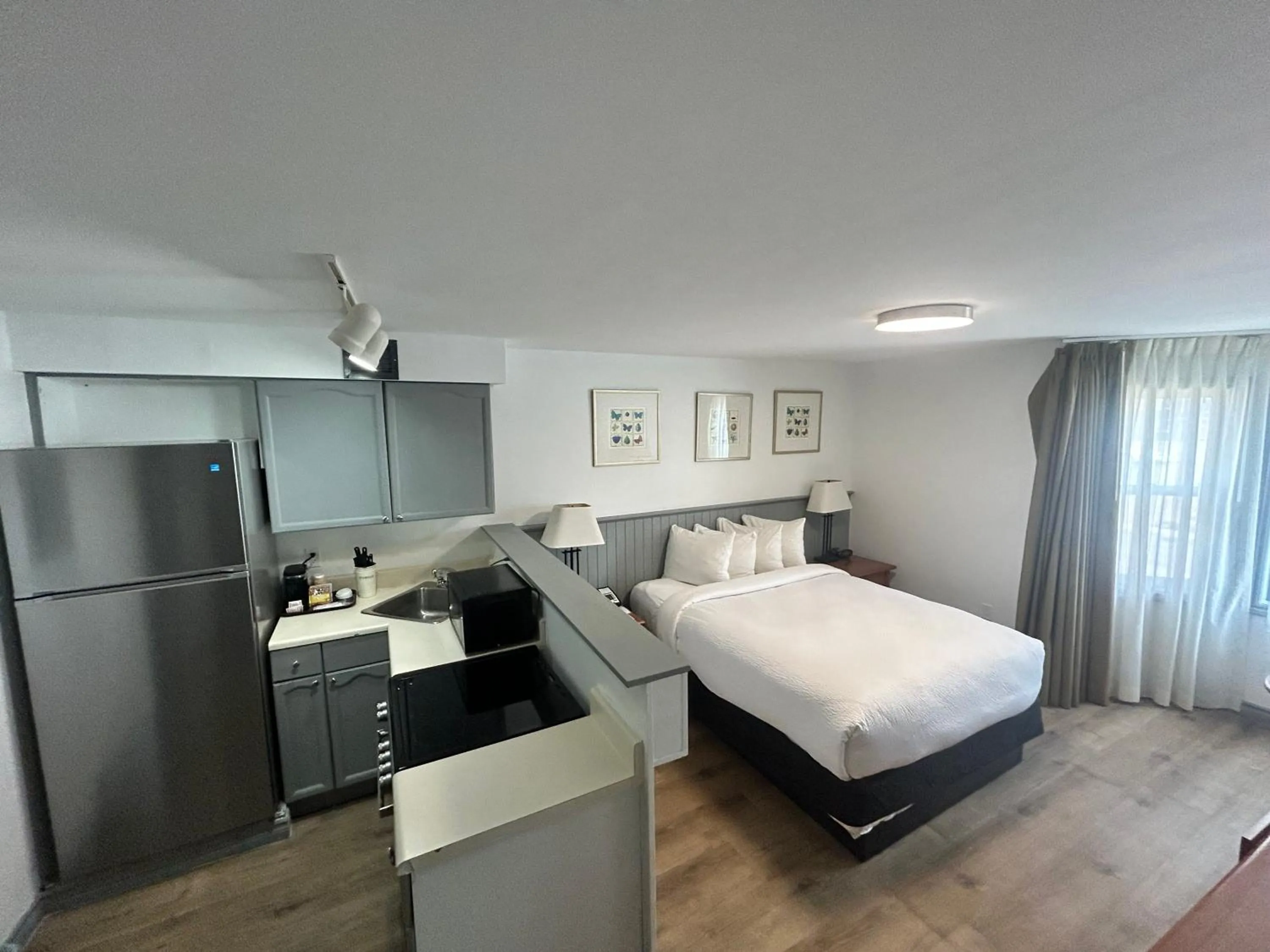 Bed in Charlottetown Inn & Conference Centre