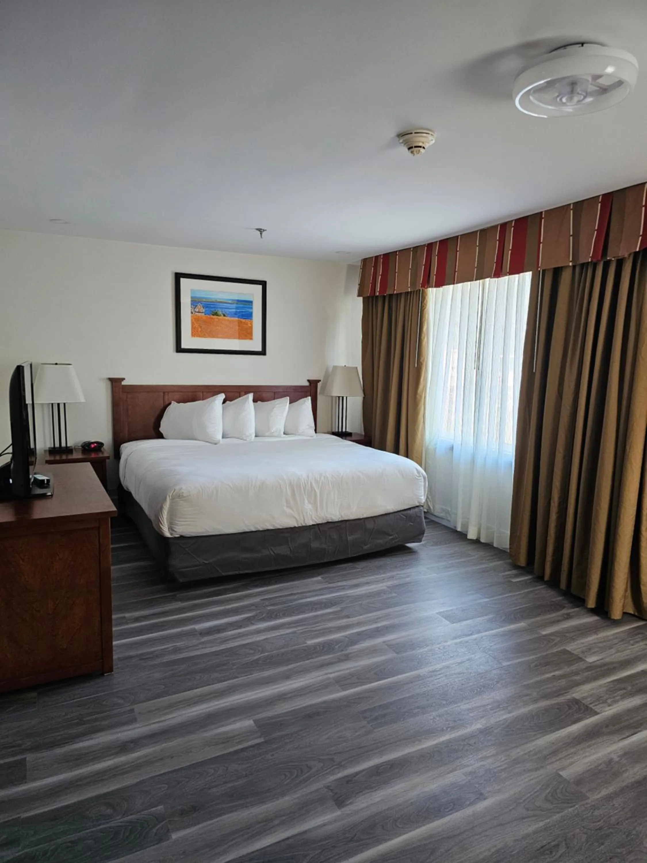 Bed in Charlottetown Inn & Conference Centre