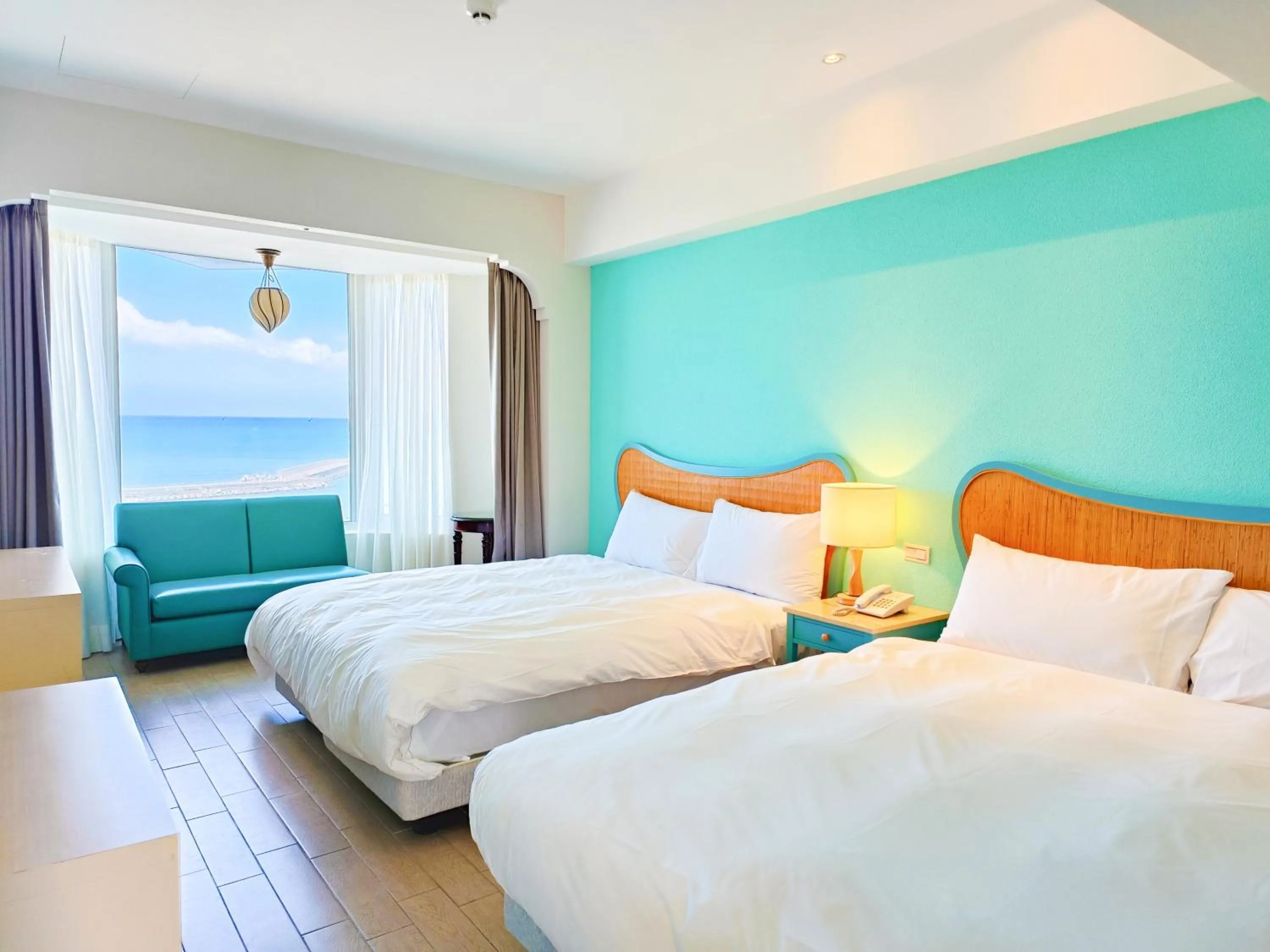 Bed in Kenting Long Beach Hotel