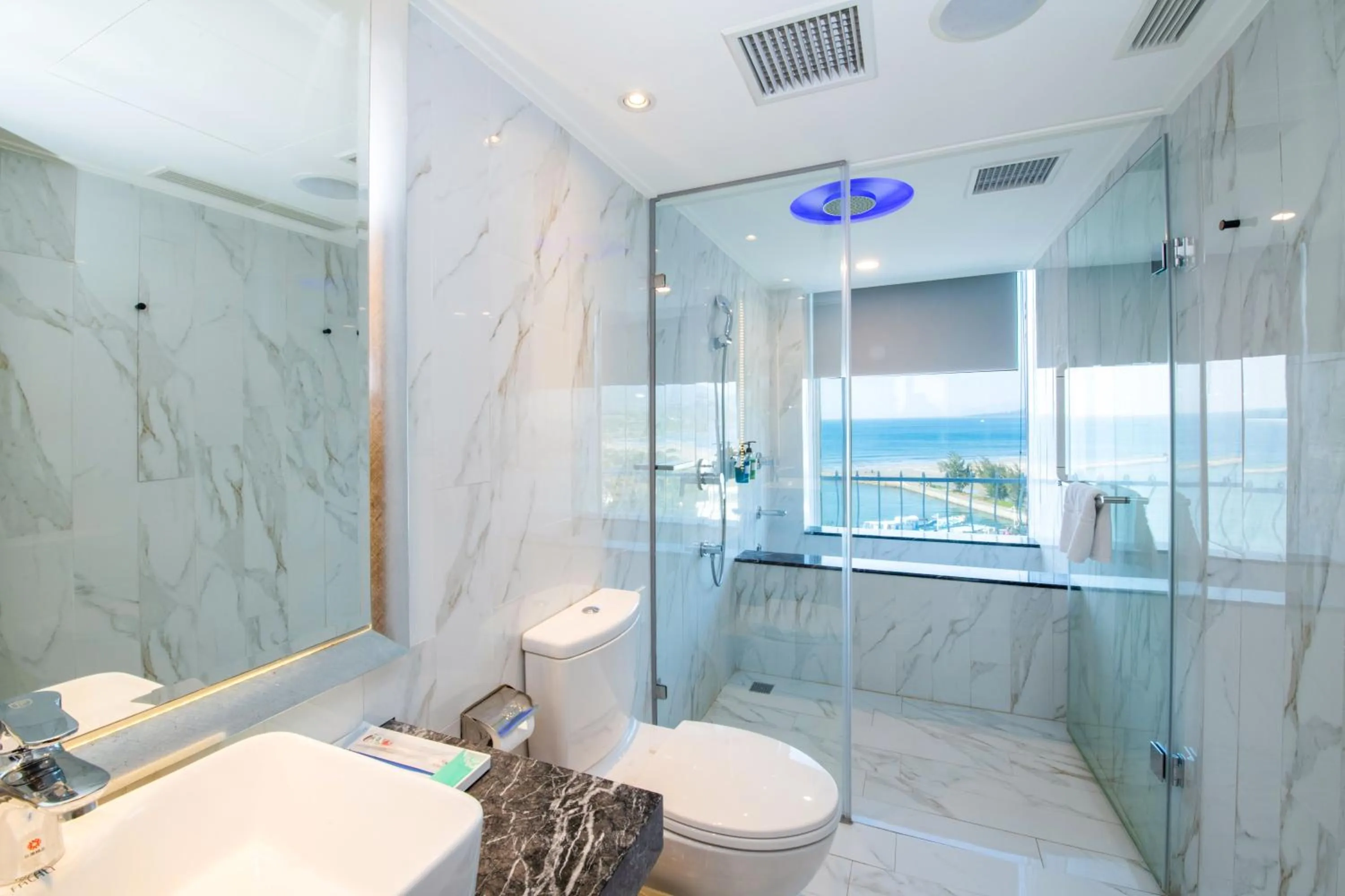 Bathroom in Kenting Long Beach Hotel