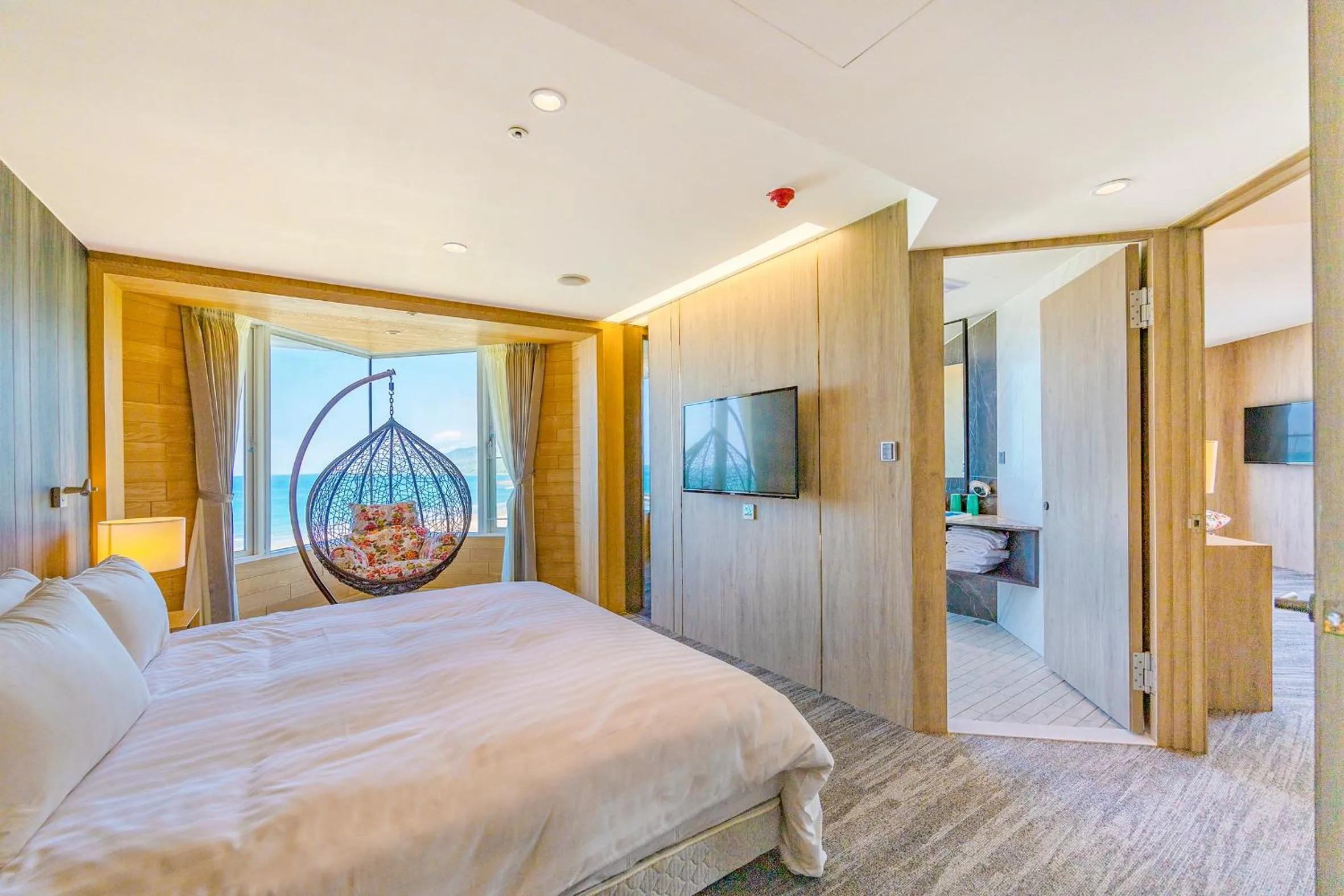 Photo of the whole room, Bed in Kenting Long Beach Hotel