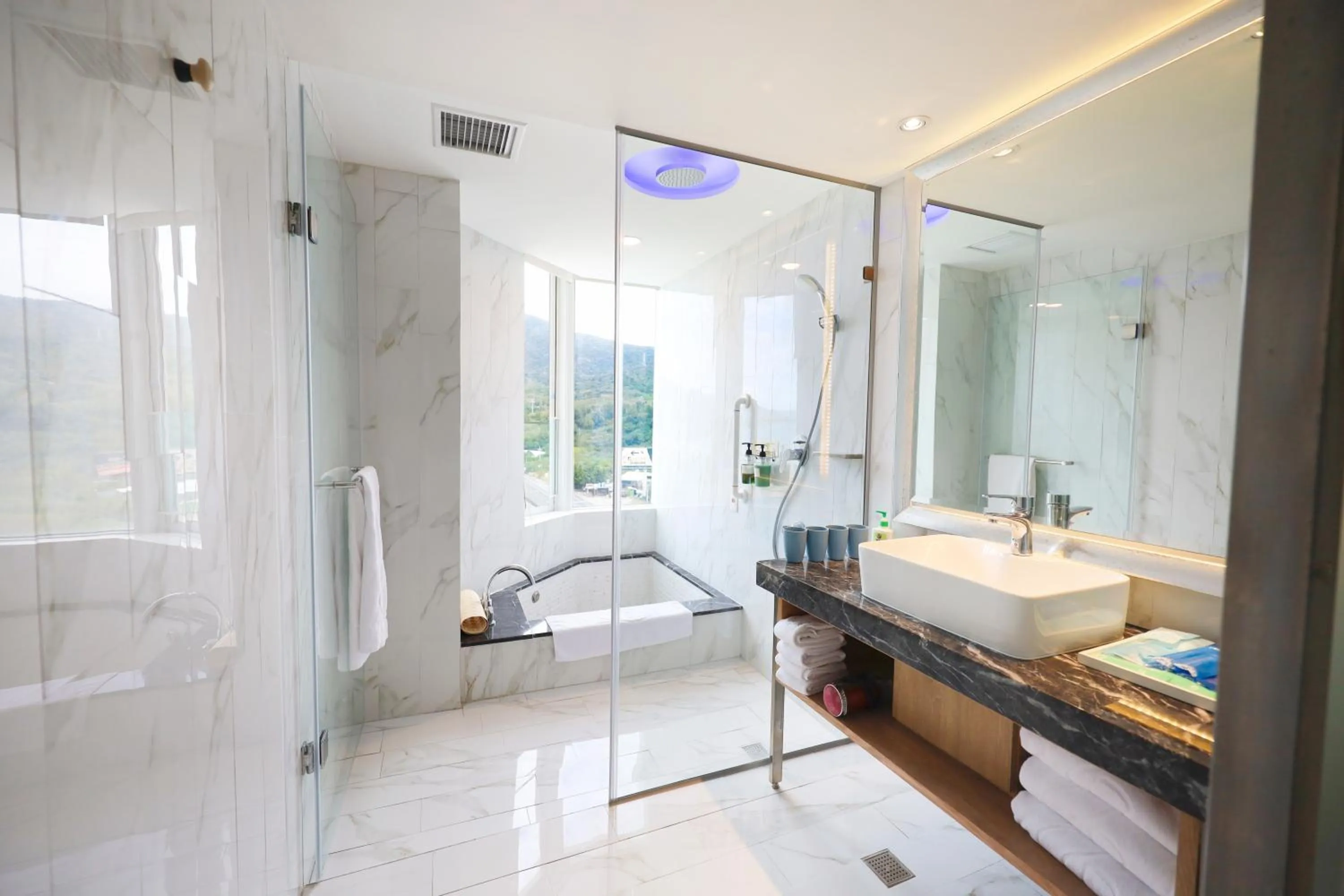 Bathroom in Kenting Long Beach Hotel