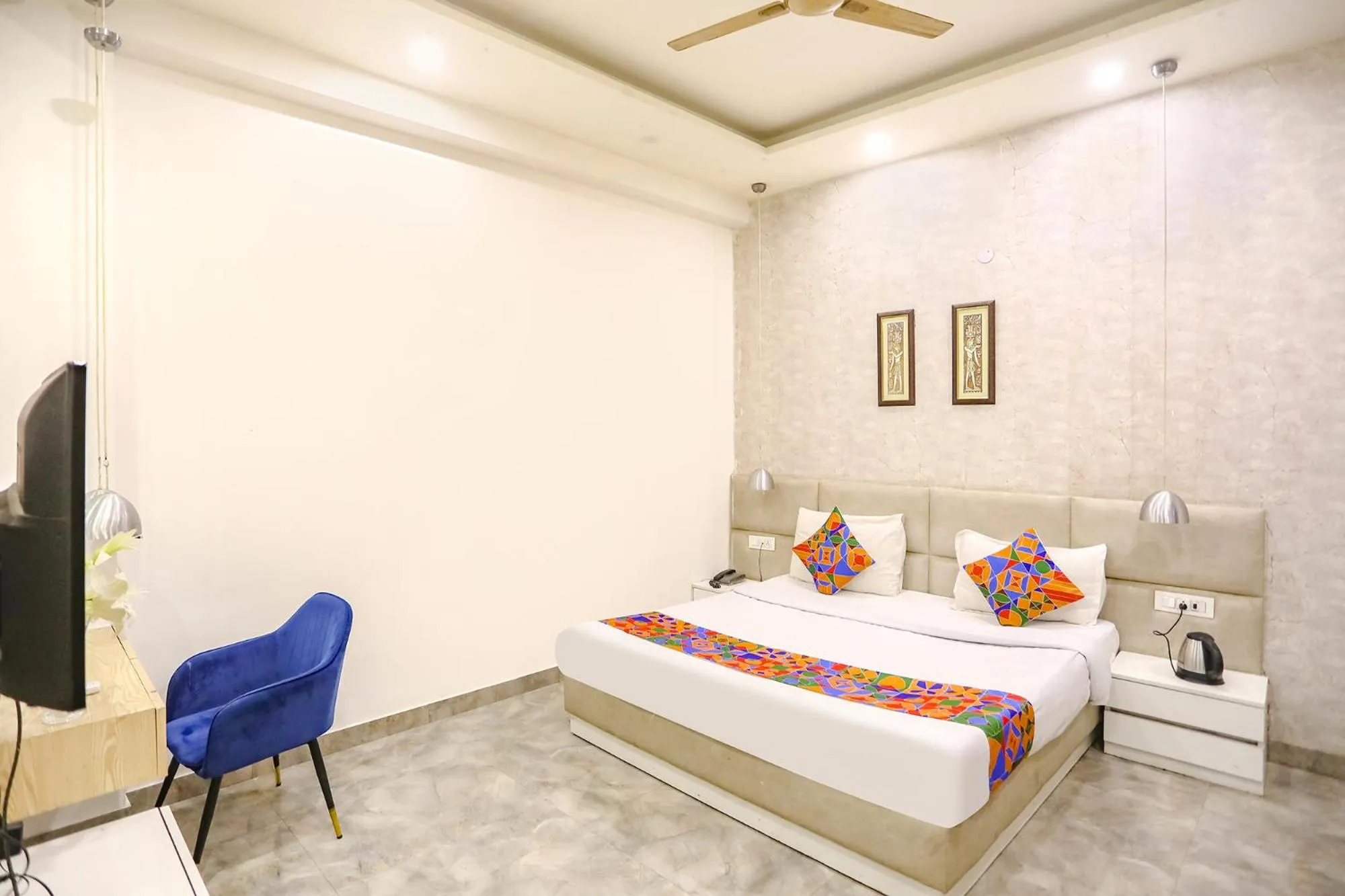 TV and multimedia, Bed in FabHotel F9 Sector 19