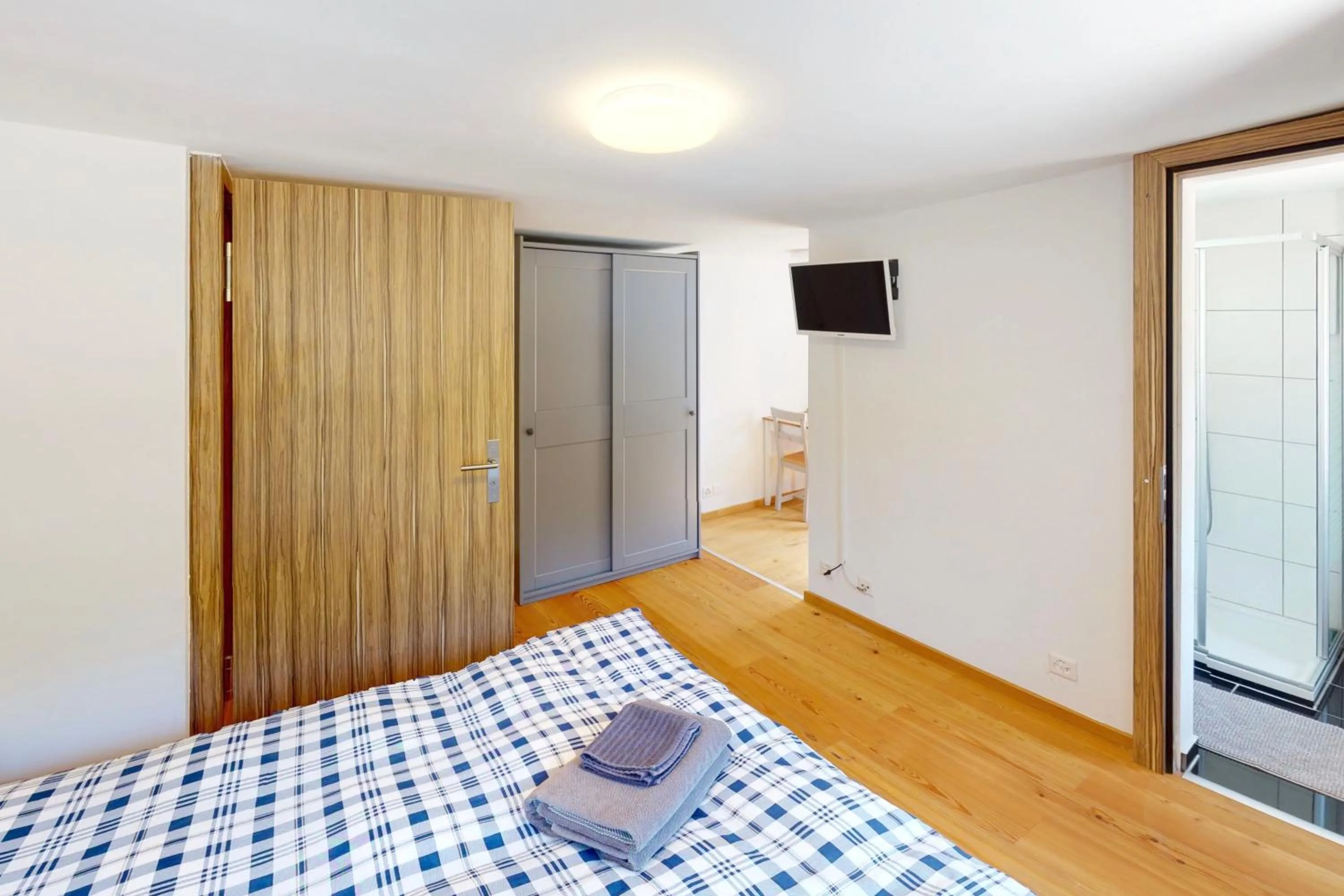 Photo of the whole room, Bed in Rössli Self Check in 24-7 Free Parking