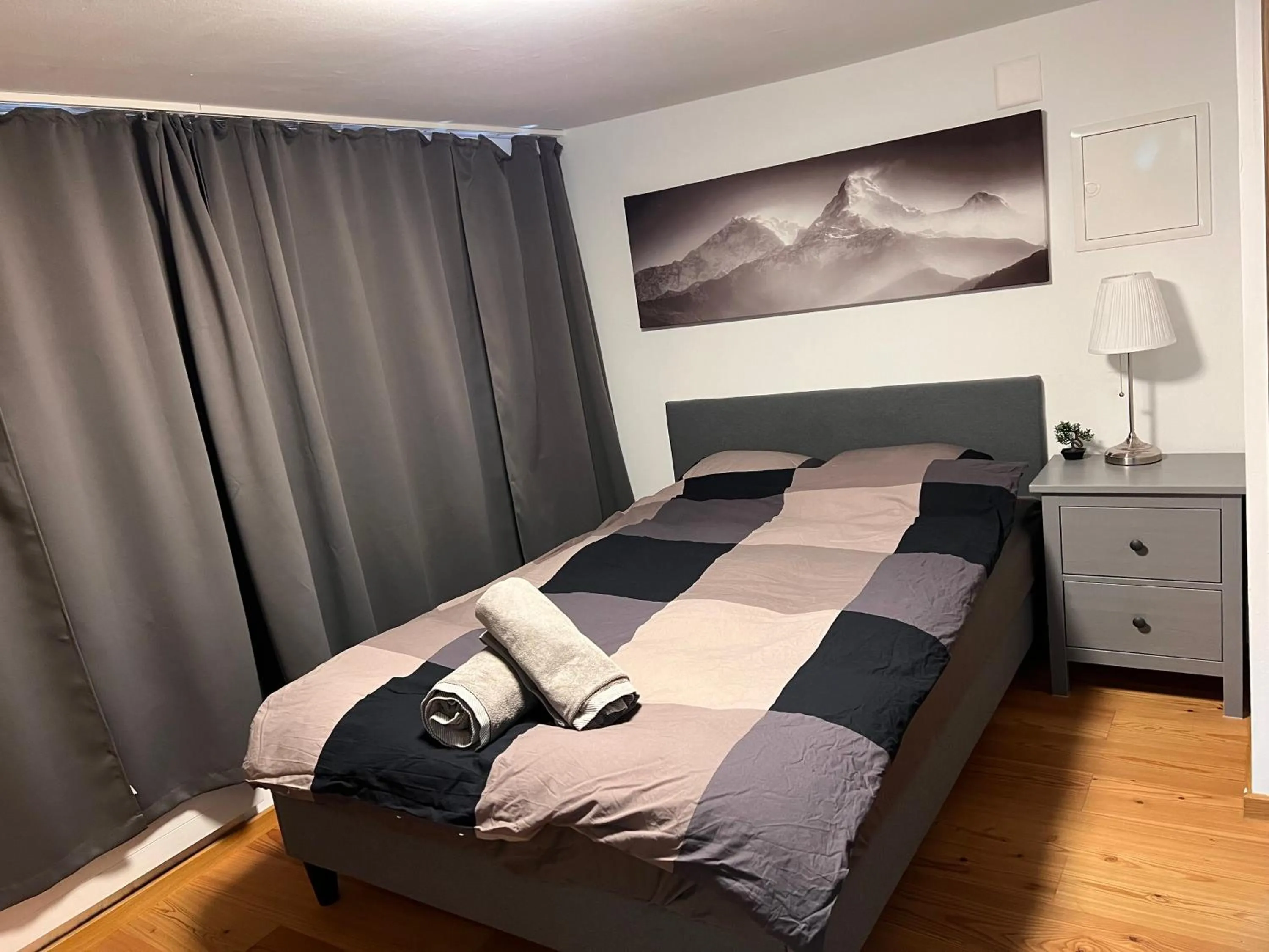 Bed in Rössli Self Check in 24-7 Free Parking