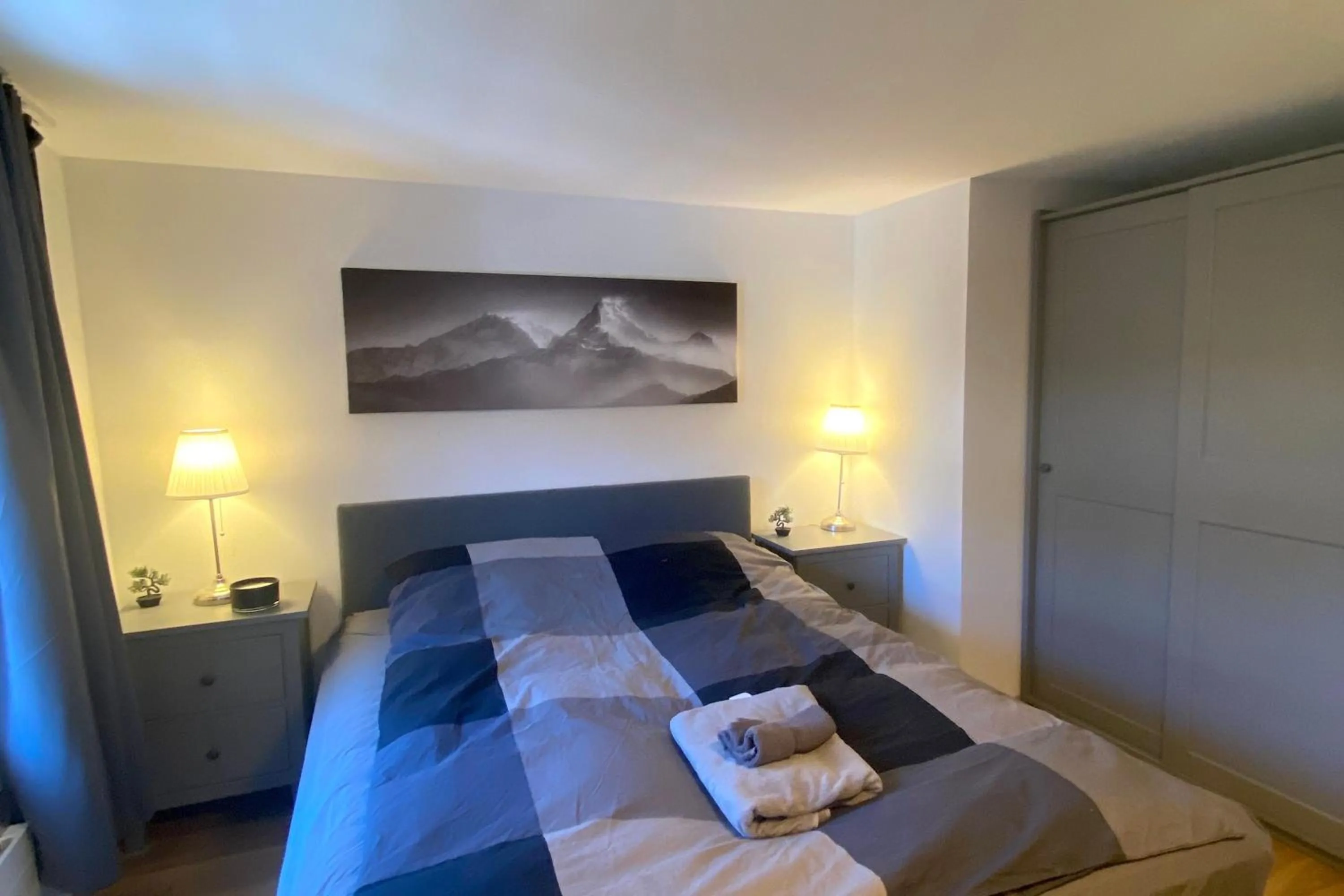 Photo of the whole room, Bed in Rössli Self Check in 24-7 Free Parking