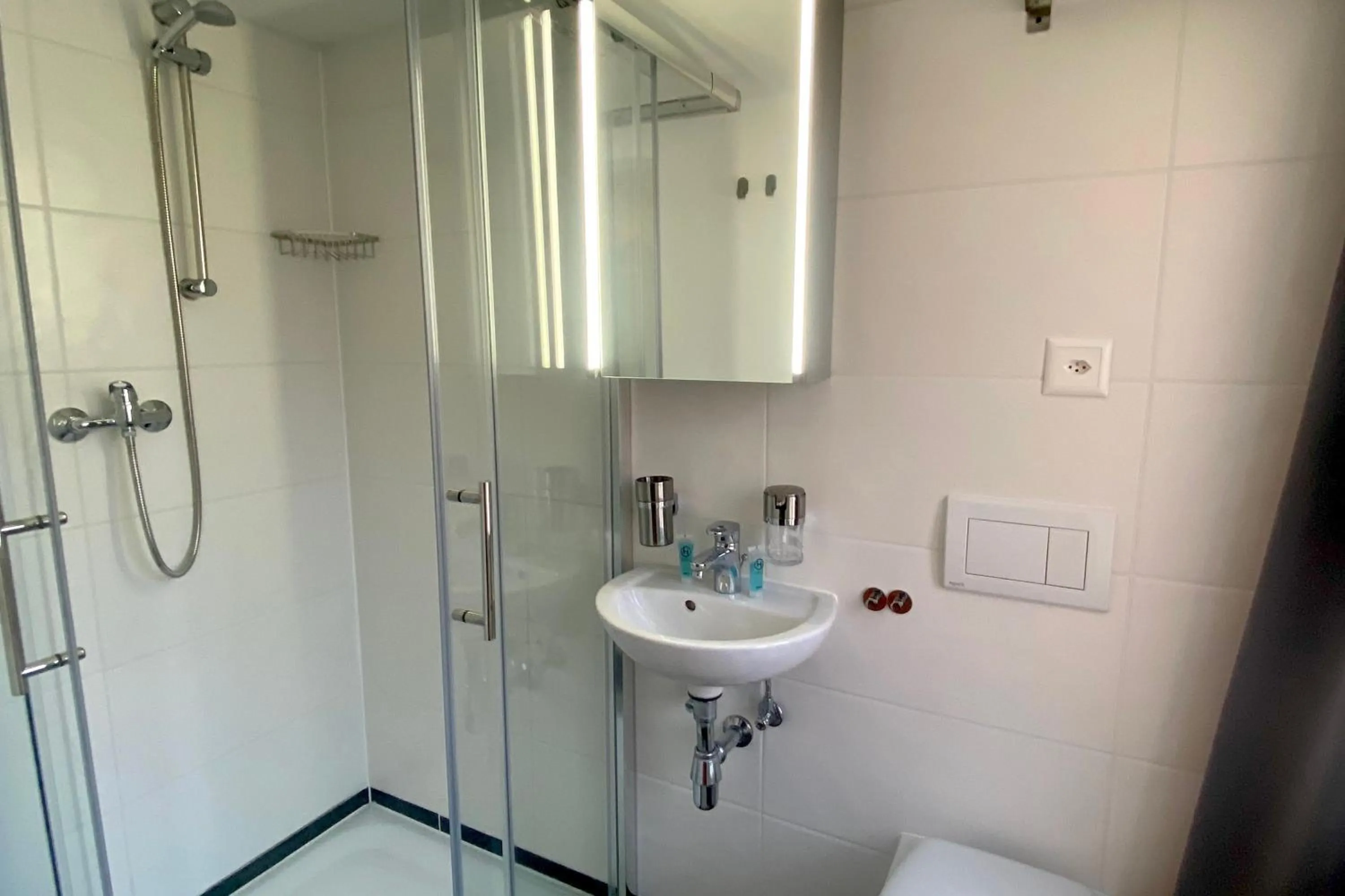 Bathroom in Rössli Self Check in 24-7 Free Parking