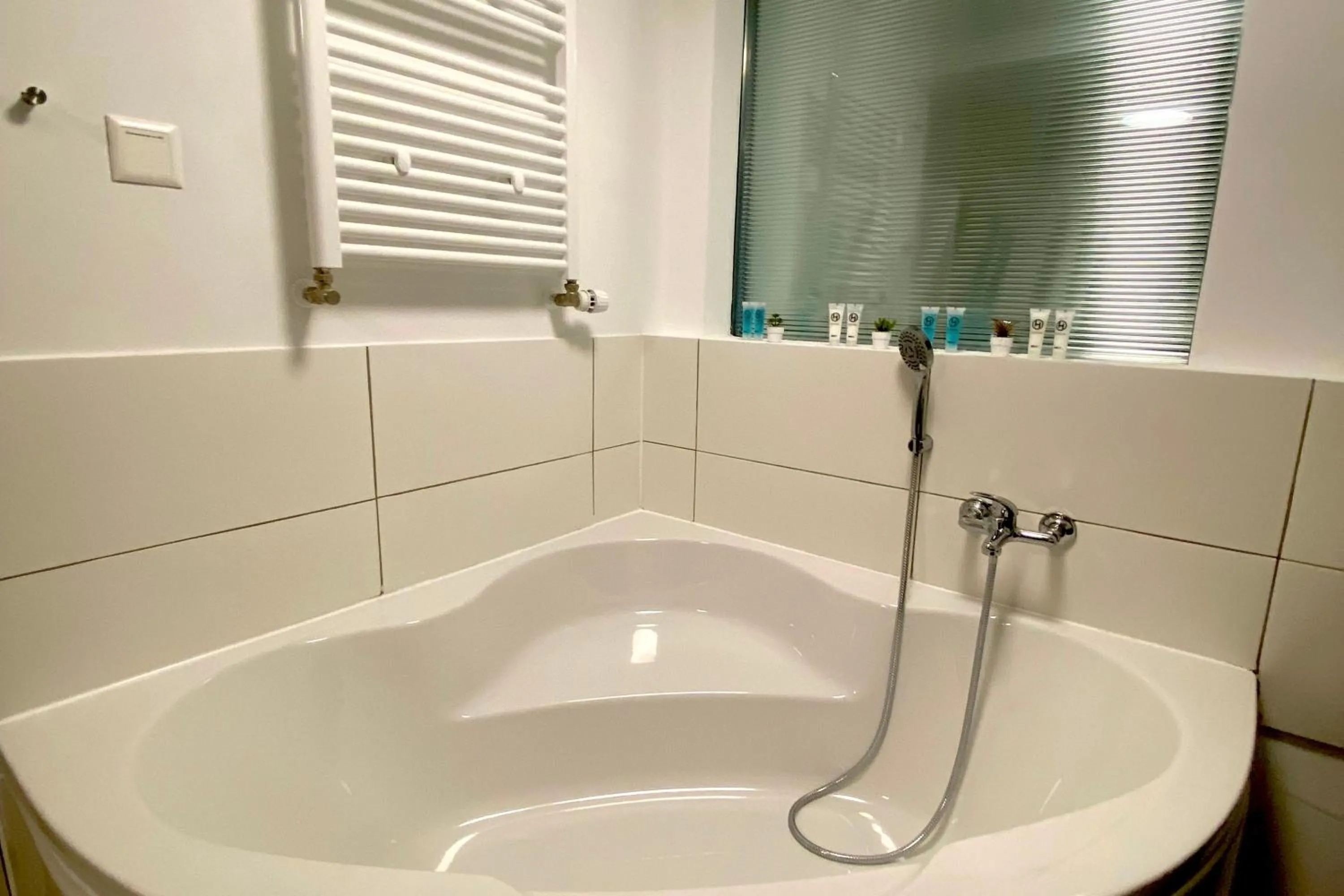 Bathroom in Rössli Self Check in 24-7 Free Parking