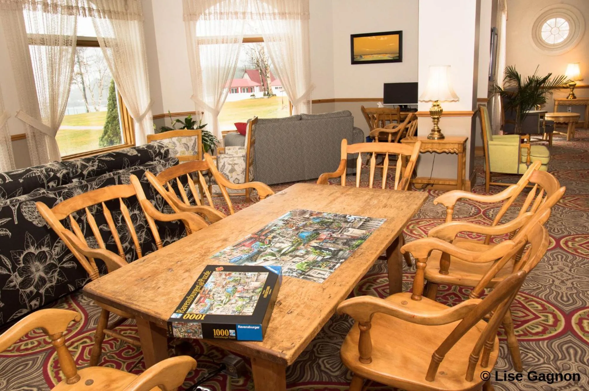 Communal lounge/ TV room in Hotel Tadoussac