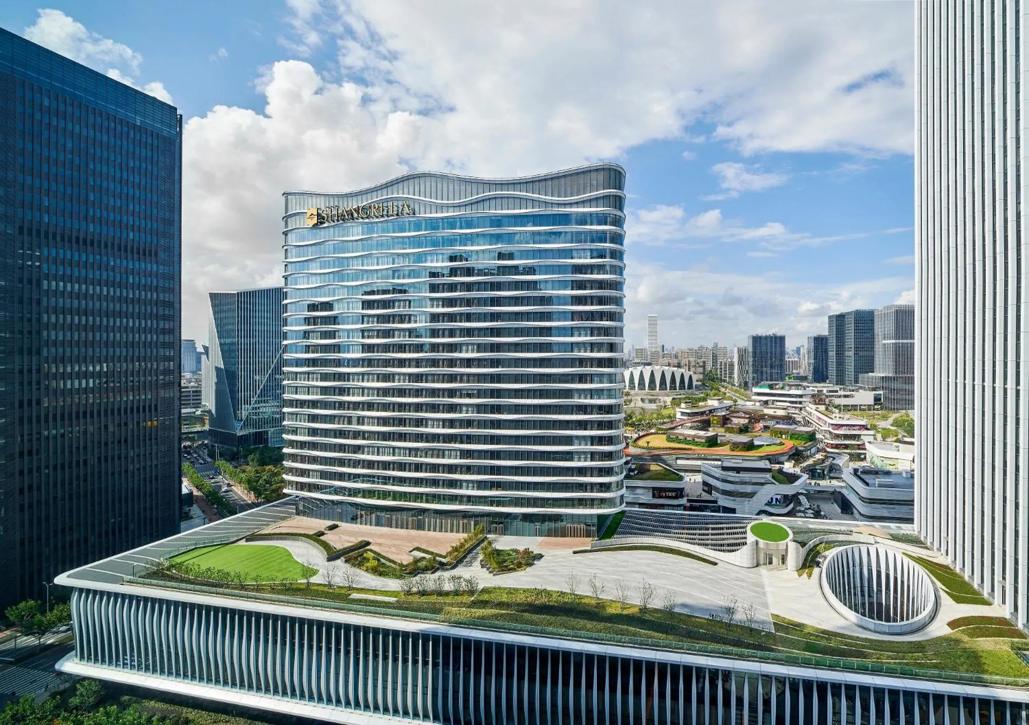 Property building in Shangri-La Qiantan, Shanghai - Steps away from the Oriental Sports Center, and easy reach the vibrant art scene of West Bund