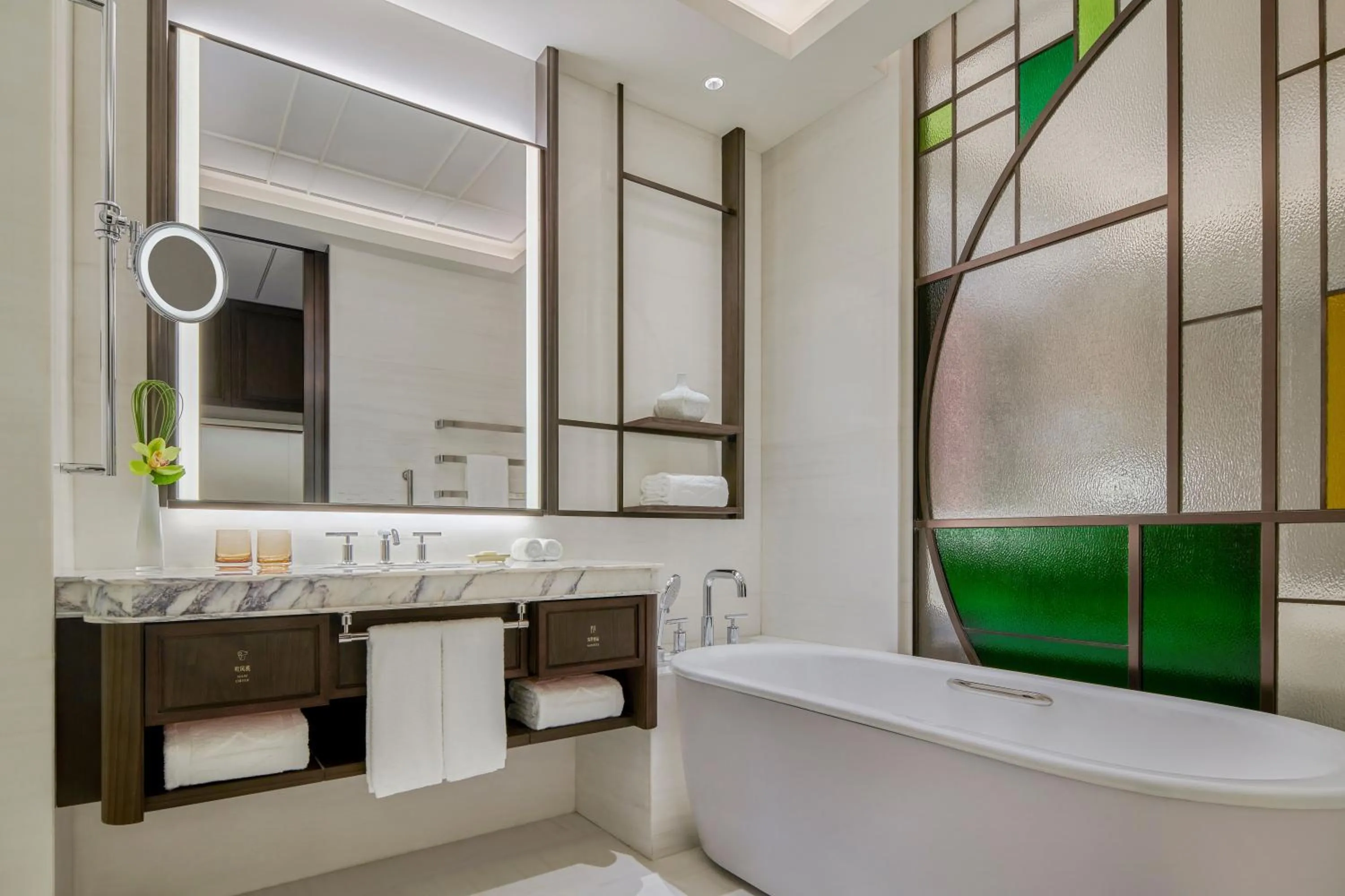 Bathroom in Shangri-La Qiantan, Shanghai - Steps away from the Oriental Sports Center, and easy reach the vibrant art scene of West Bund