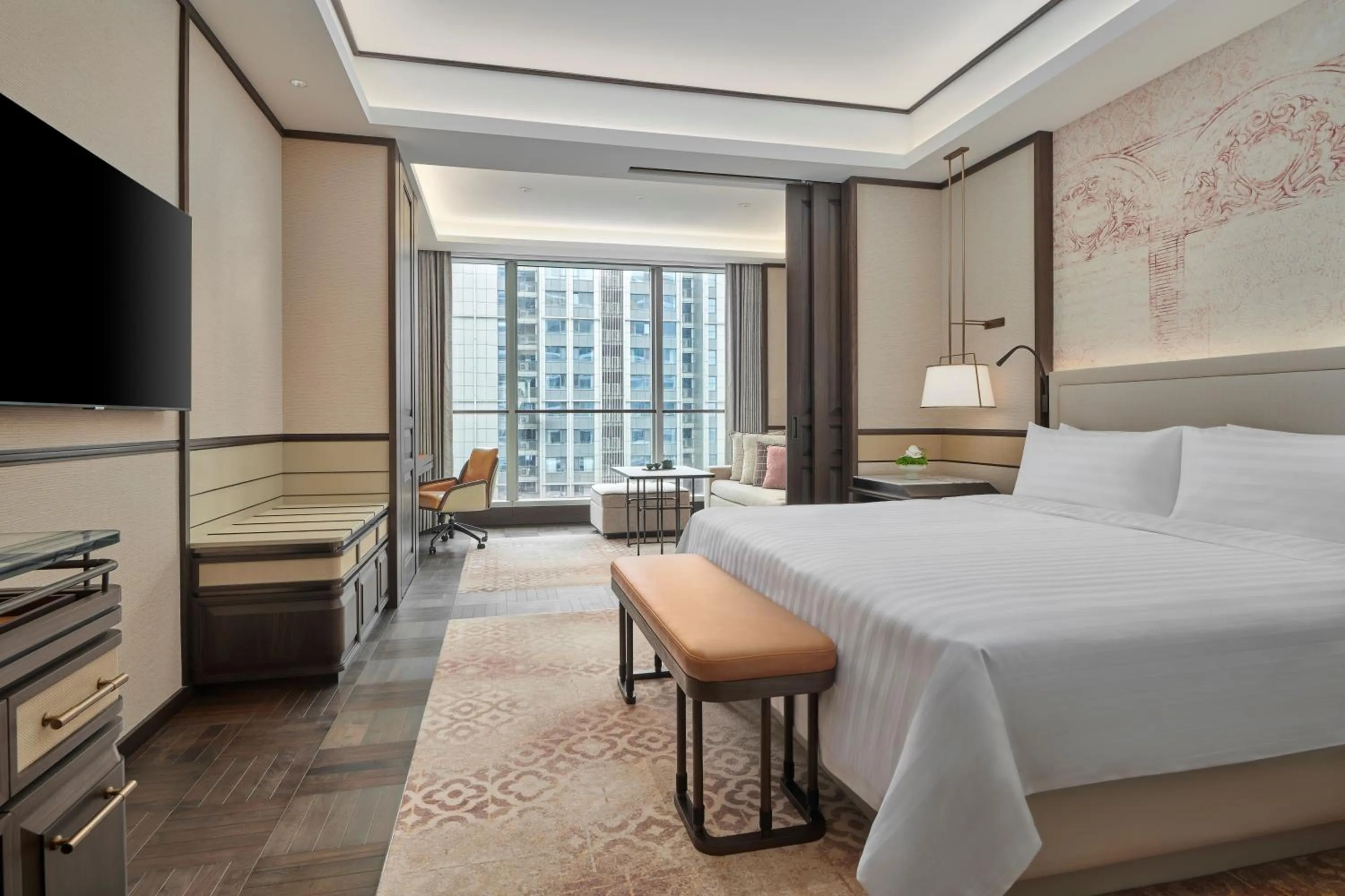 Photo of the whole room, Bed in Shangri-La Qiantan, Shanghai - Steps away from the Oriental Sports Center, and easy reach the vibrant art scene of West Bund