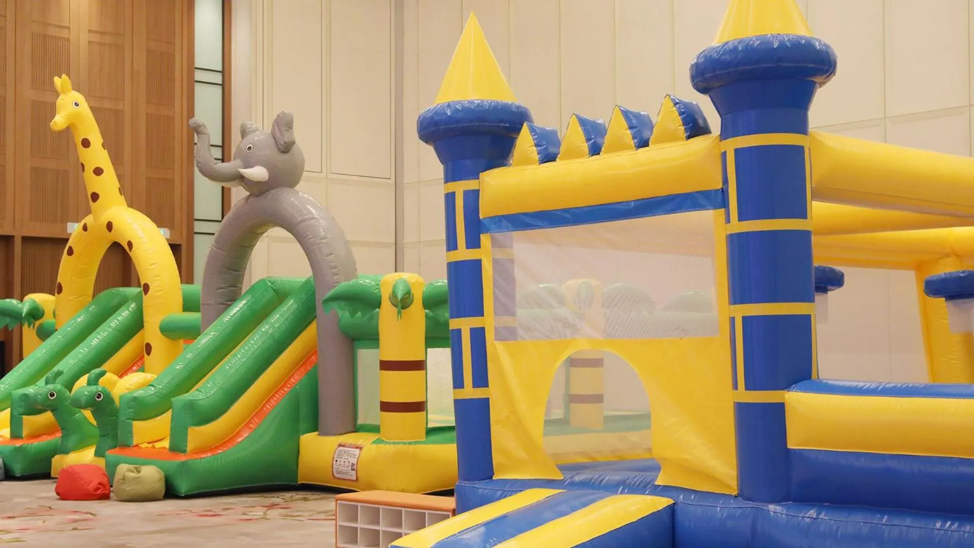 Children play ground in Shangri-La Qiantan, Shanghai - Steps away from the Oriental Sports Center, and easy reach the vibrant art scene of West Bund