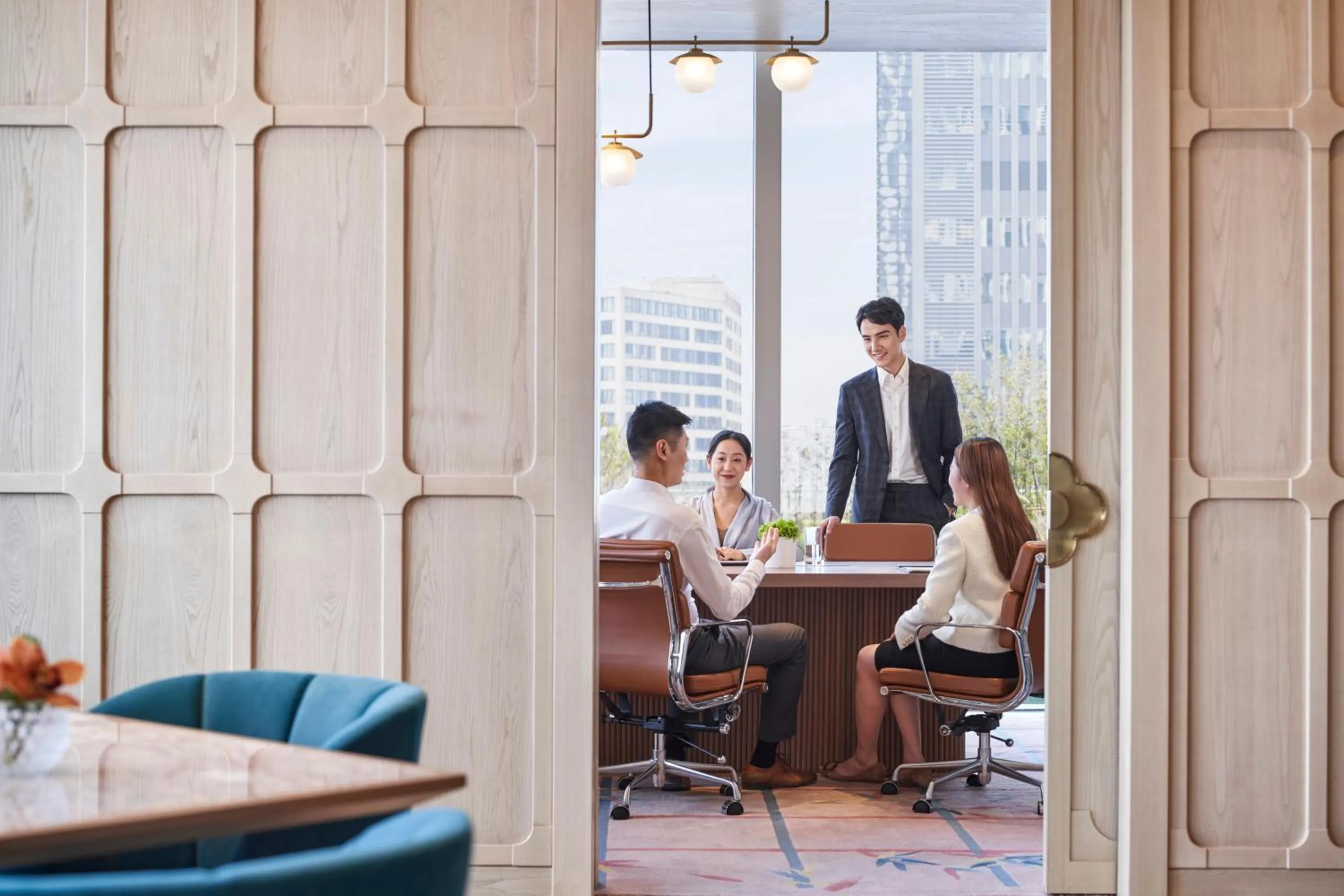 People in Shangri-La Qiantan, Shanghai - Steps away from the Oriental Sports Center, and easy reach the vibrant art scene of West Bund