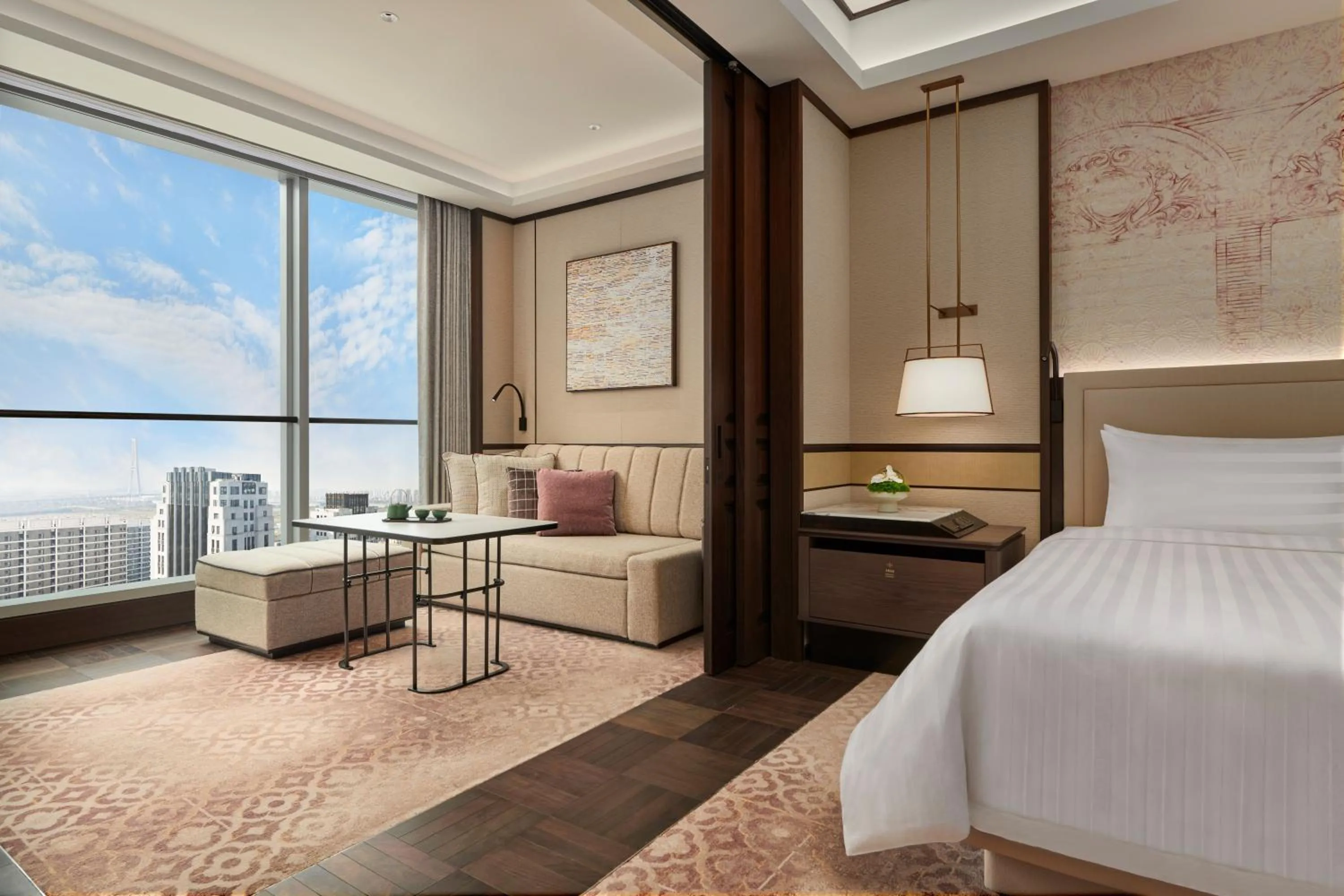 Photo of the whole room, Bed in Shangri-La Qiantan, Shanghai - Steps away from the Oriental Sports Center, and easy reach the vibrant art scene of West Bund