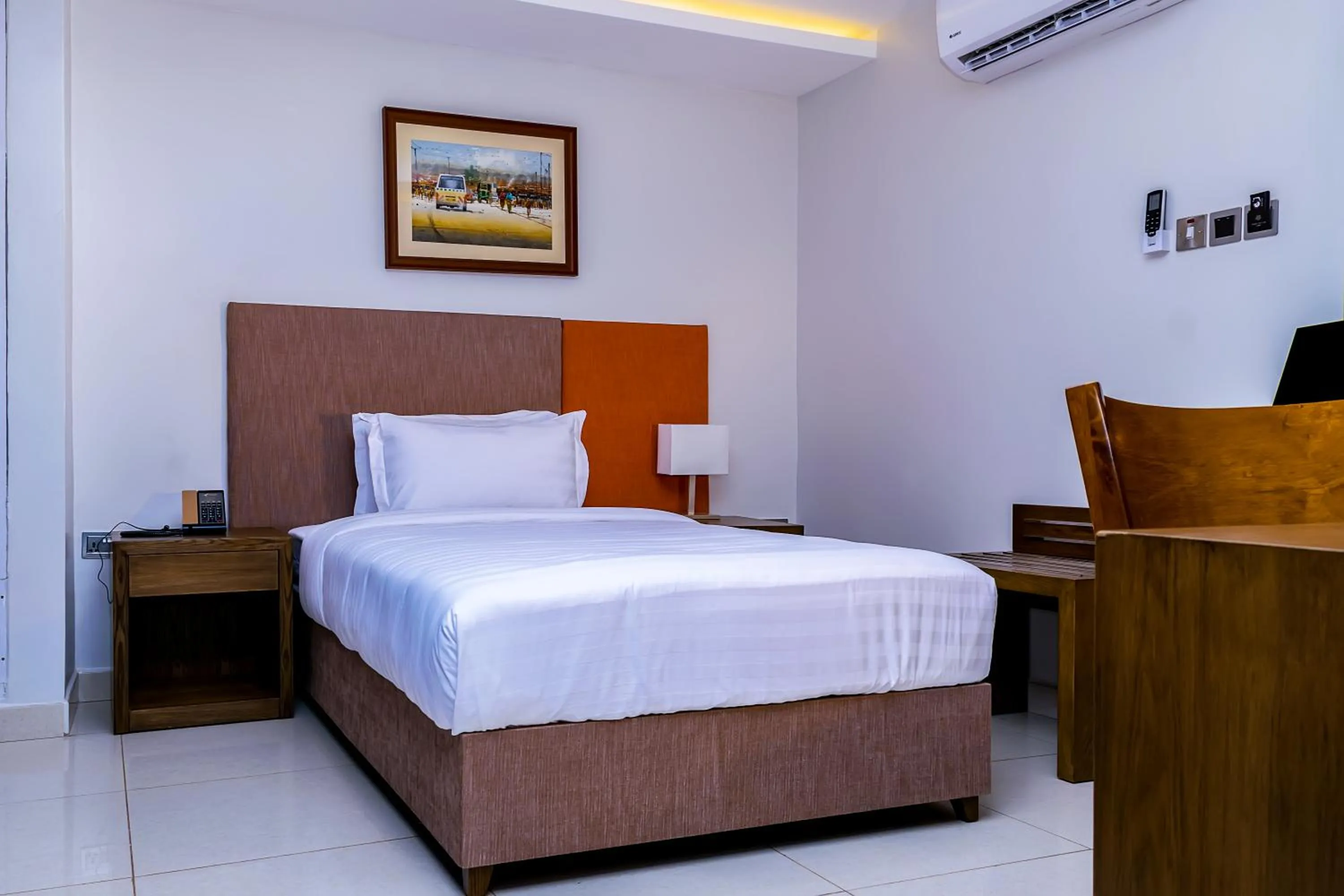 Bedroom, Bed in Canary Hotel Kampala