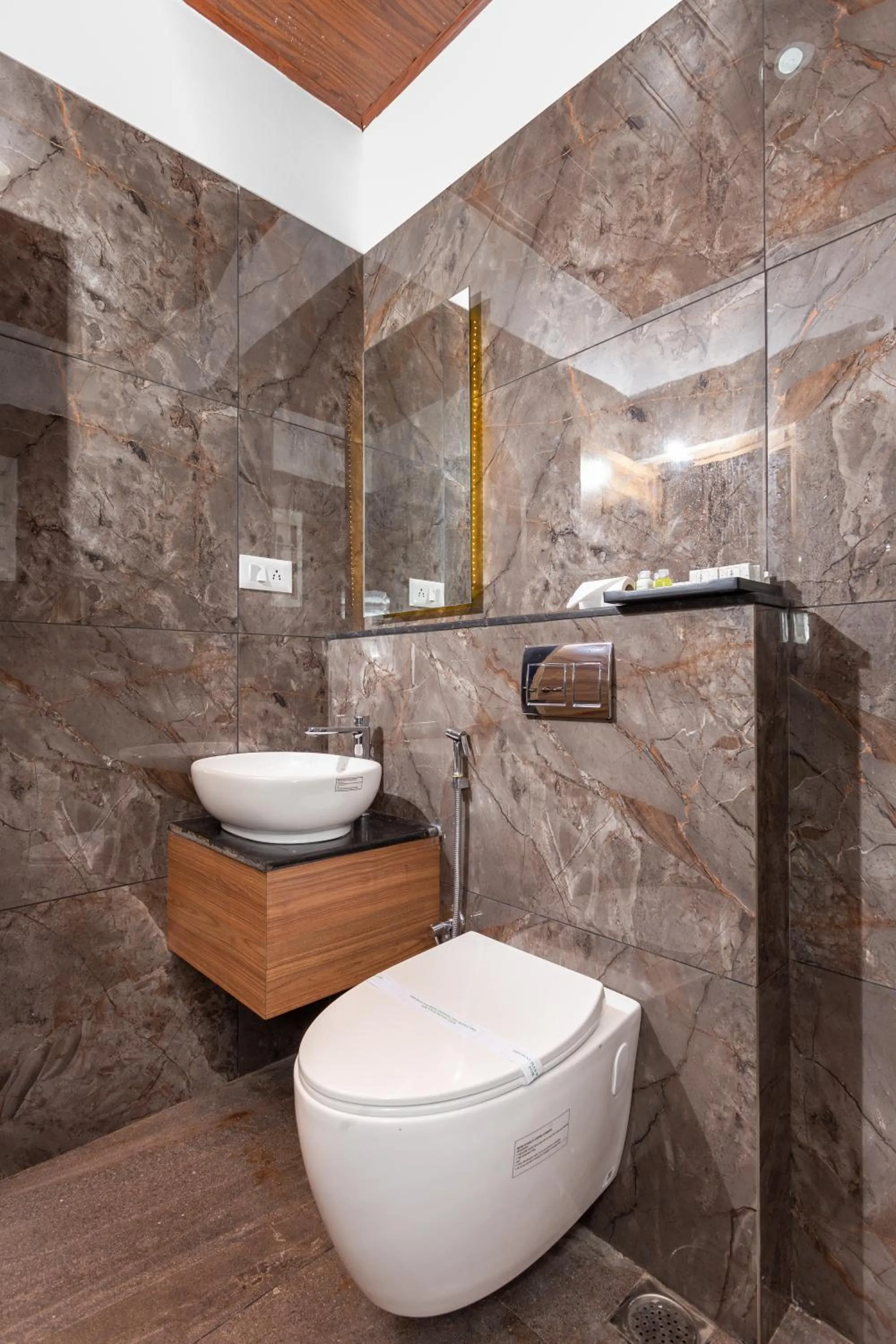 Toilet in WOLKENBURG RESORT & SPA