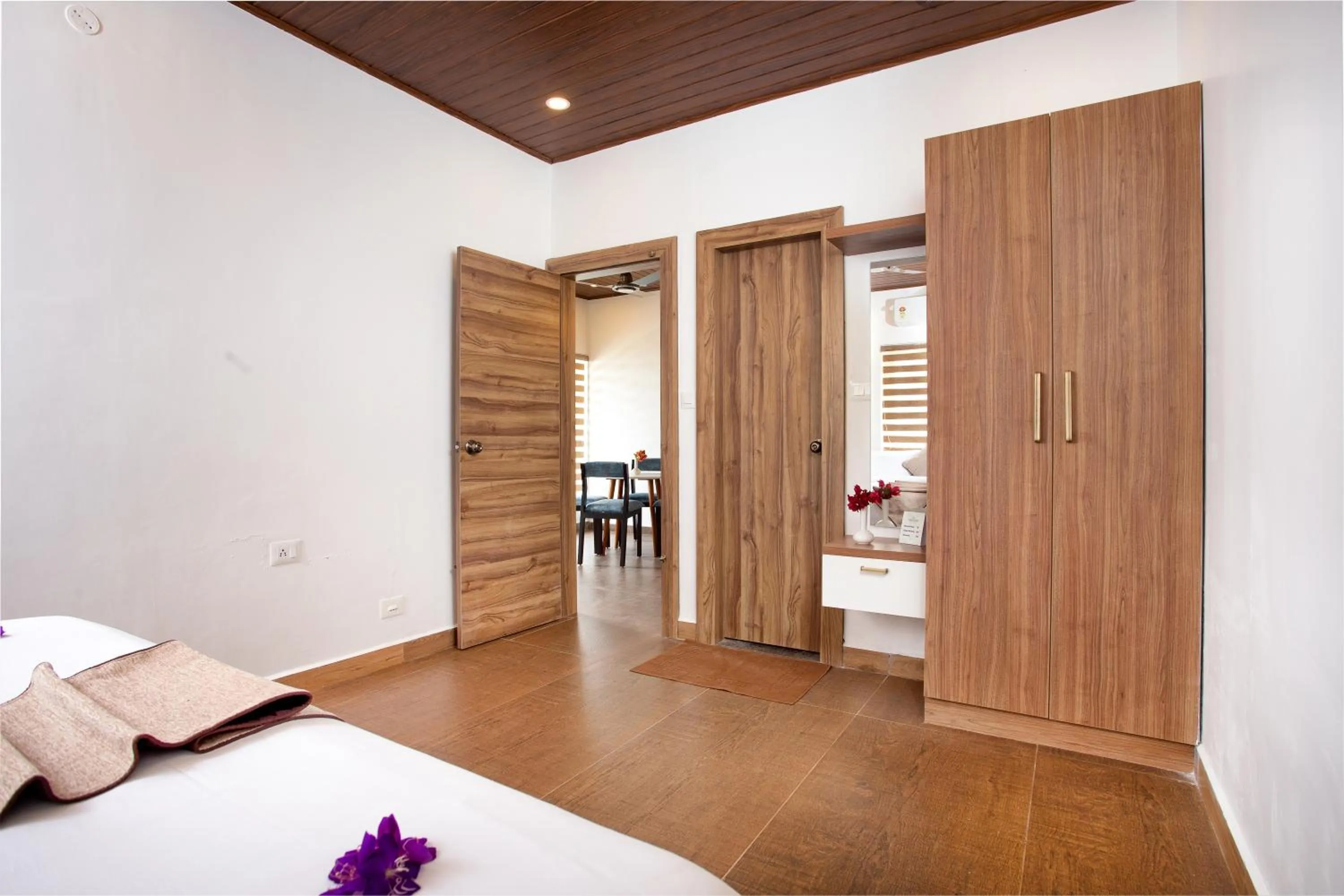 Living room, Bed in WOLKENBURG RESORT & SPA