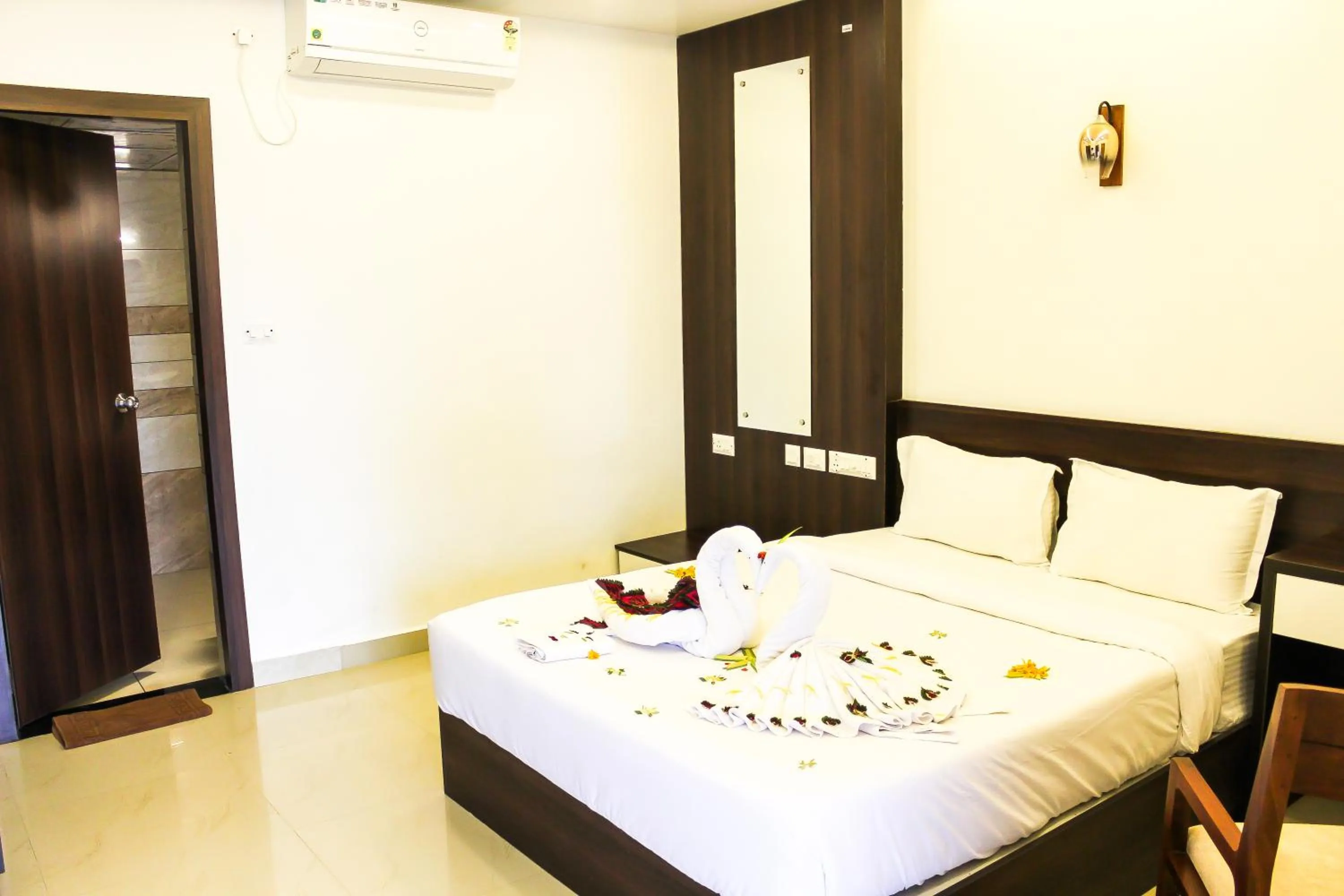 Bedroom, Bed in WOLKENBURG RESORT & SPA