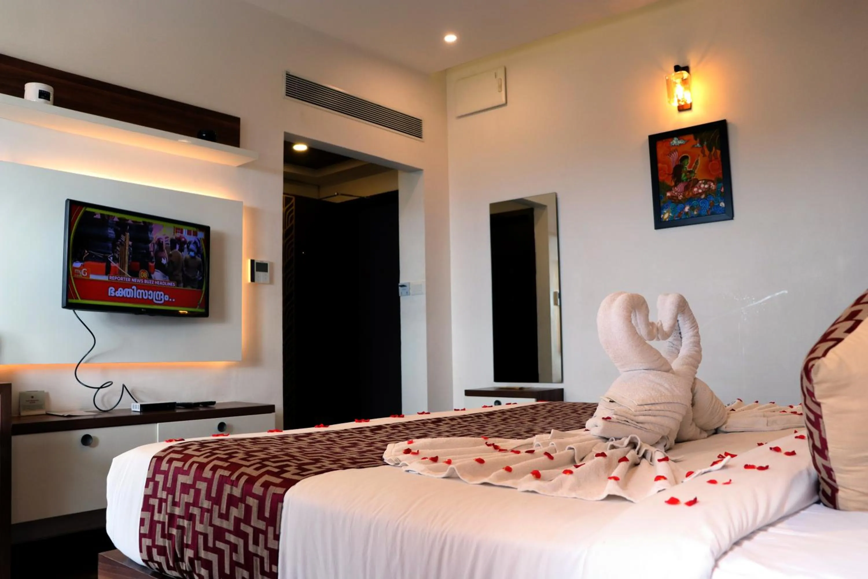 Bed in Ramee Wolkenburg Resort & Spa, Munnar