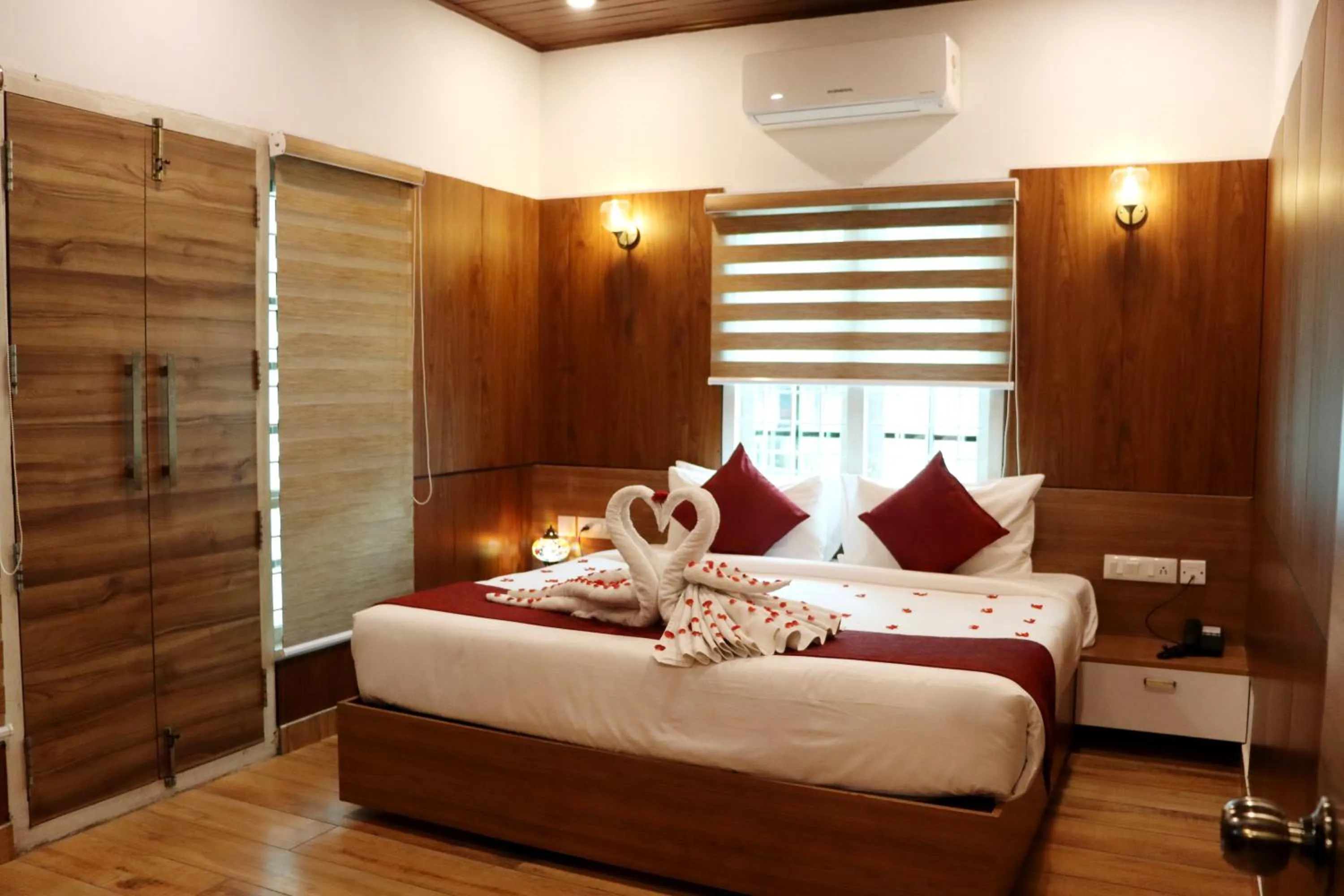 Bed in Ramee Wolkenburg Resort & Spa, Munnar